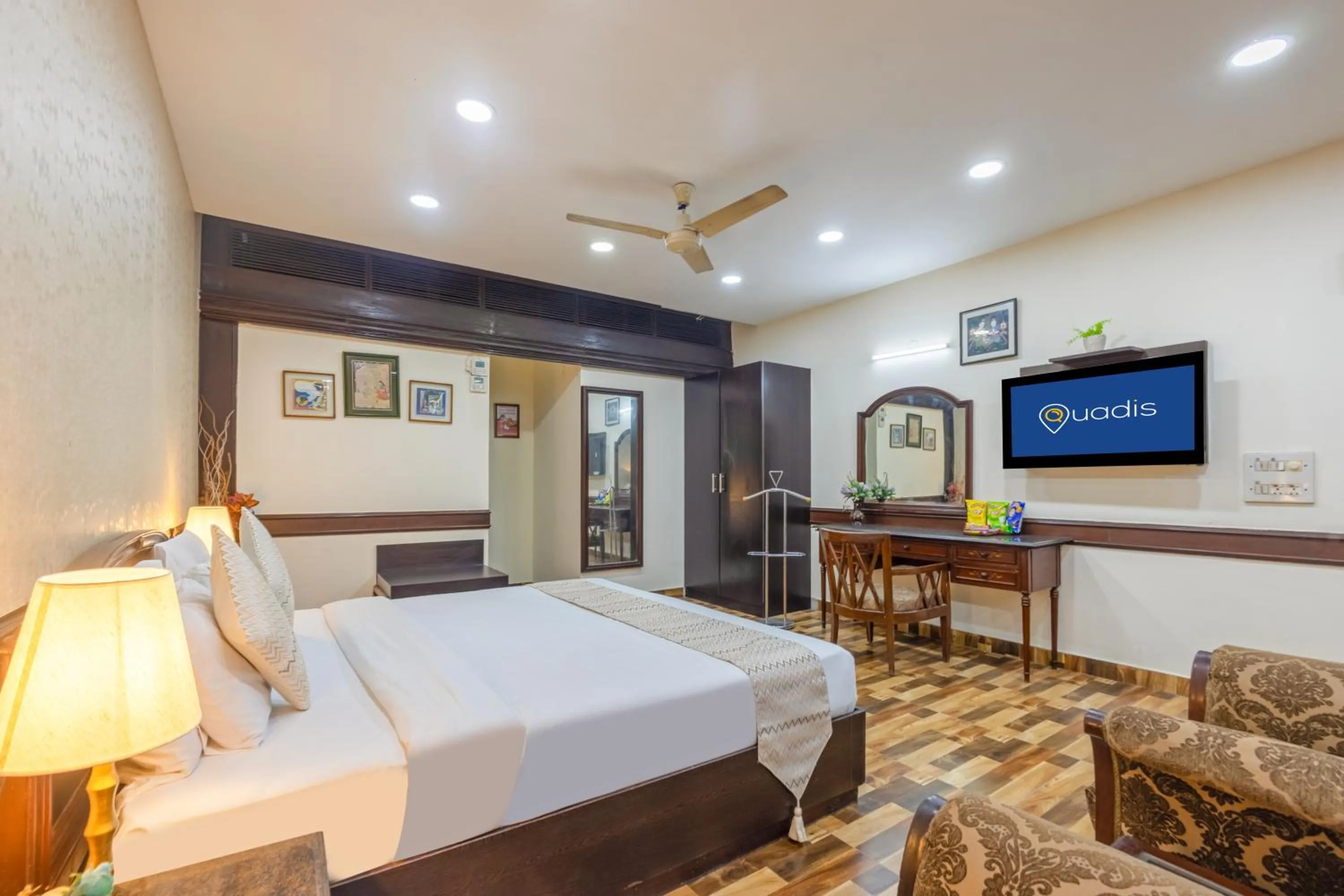 Communal lounge/ TV room, Bed in Hotel Amar Inn by Quadis - Lajpat Nagar