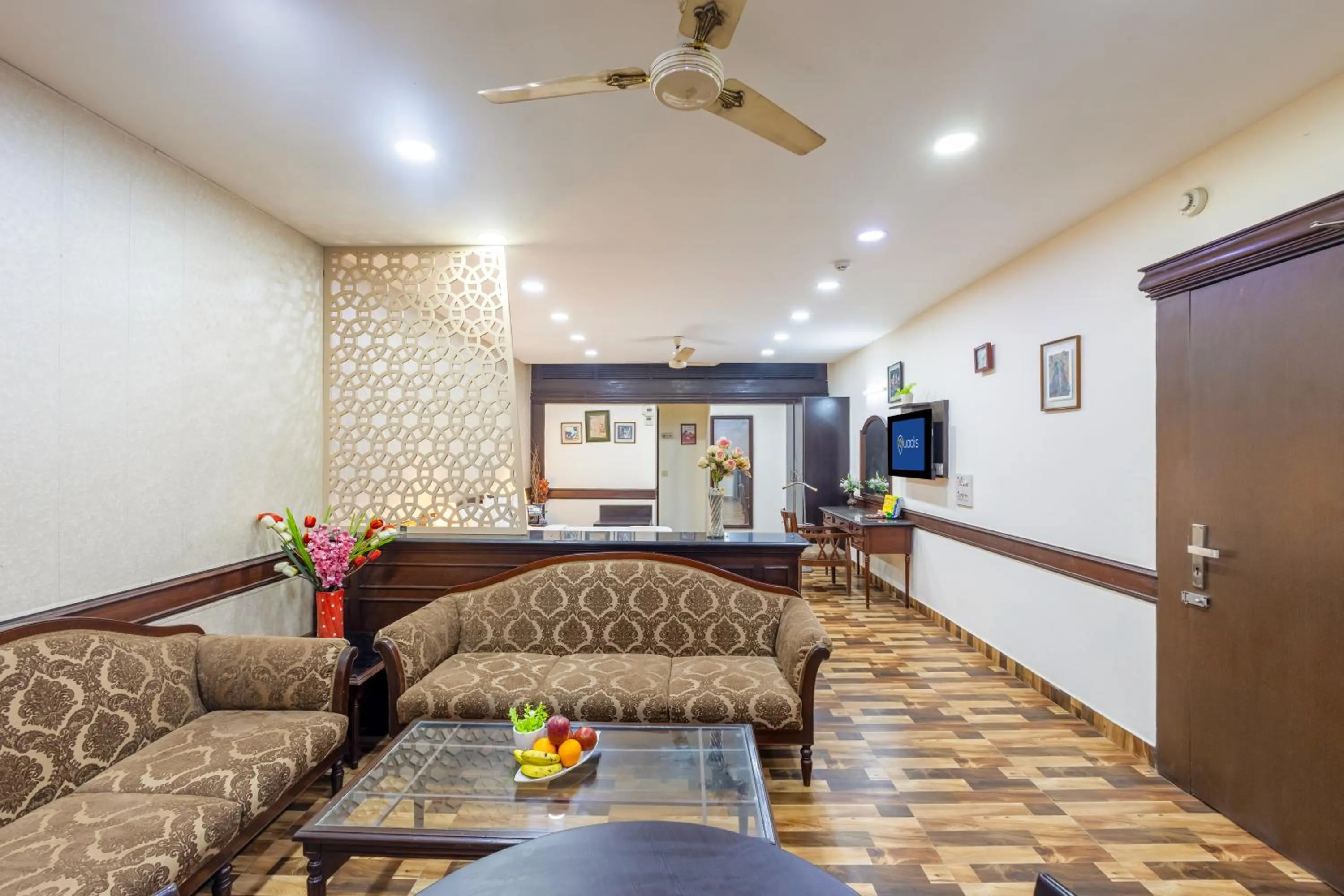 Communal lounge/ TV room in Hotel Amar Inn by Quadis - Lajpat Nagar