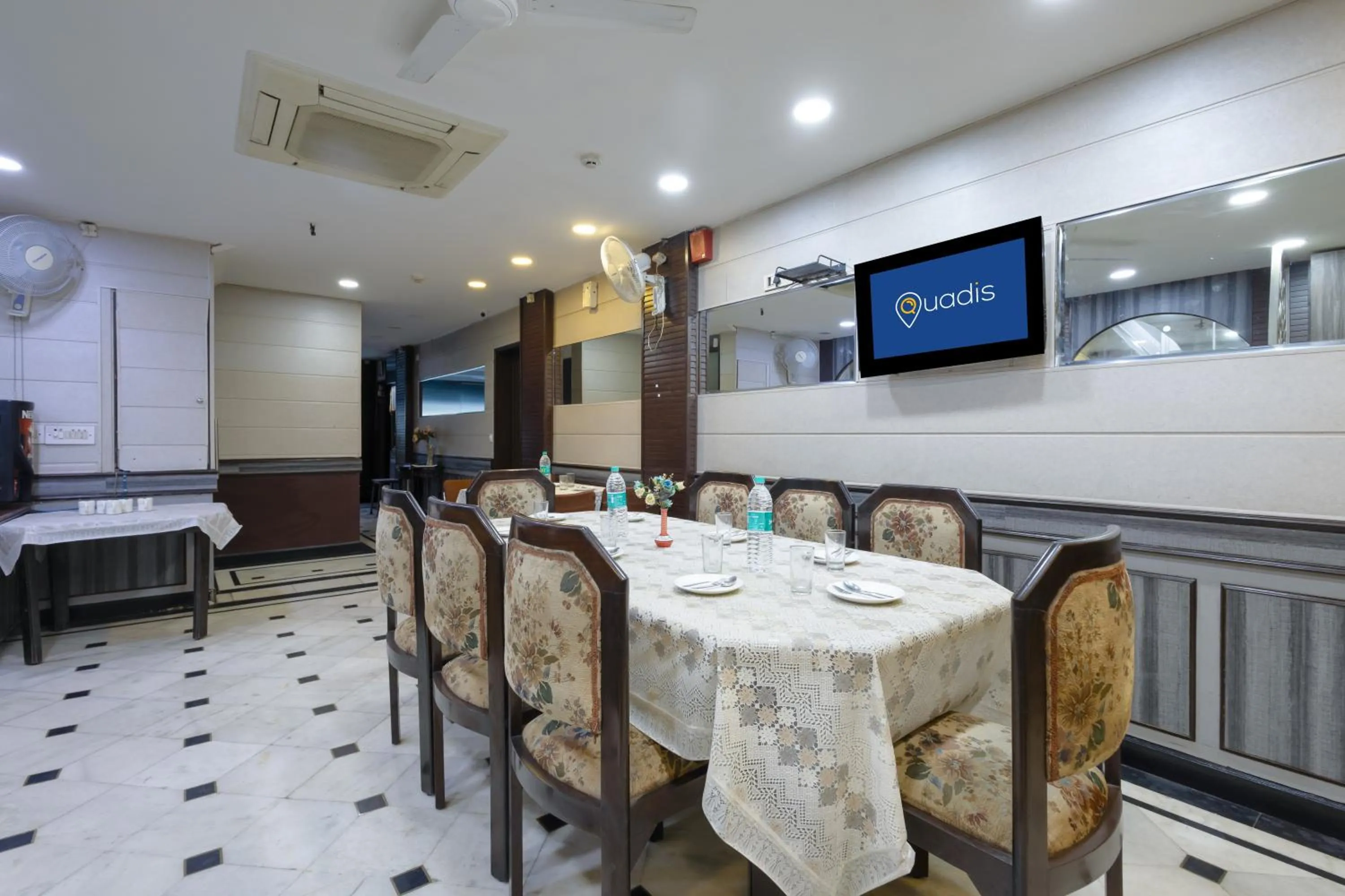 Communal lounge/ TV room in Hotel Amar Inn by Quadis - Lajpat Nagar