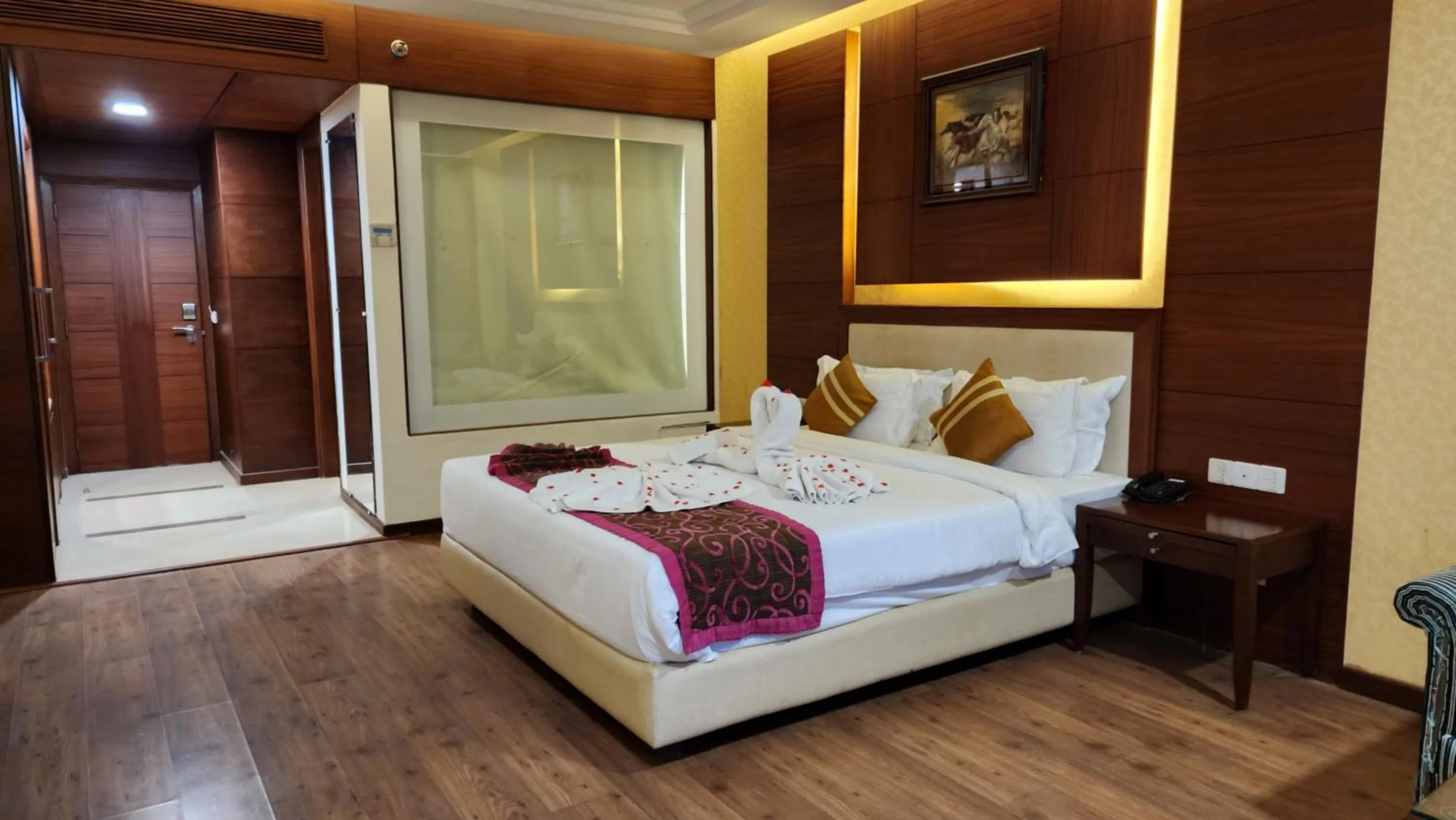 Bed in Hotel Royal Ark - Kasauli