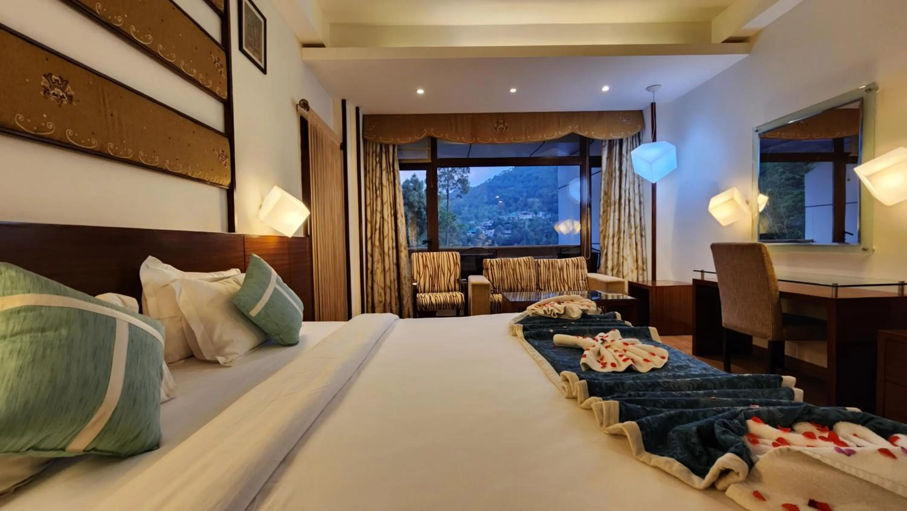 Bed in Hotel Royal Ark - Kasauli