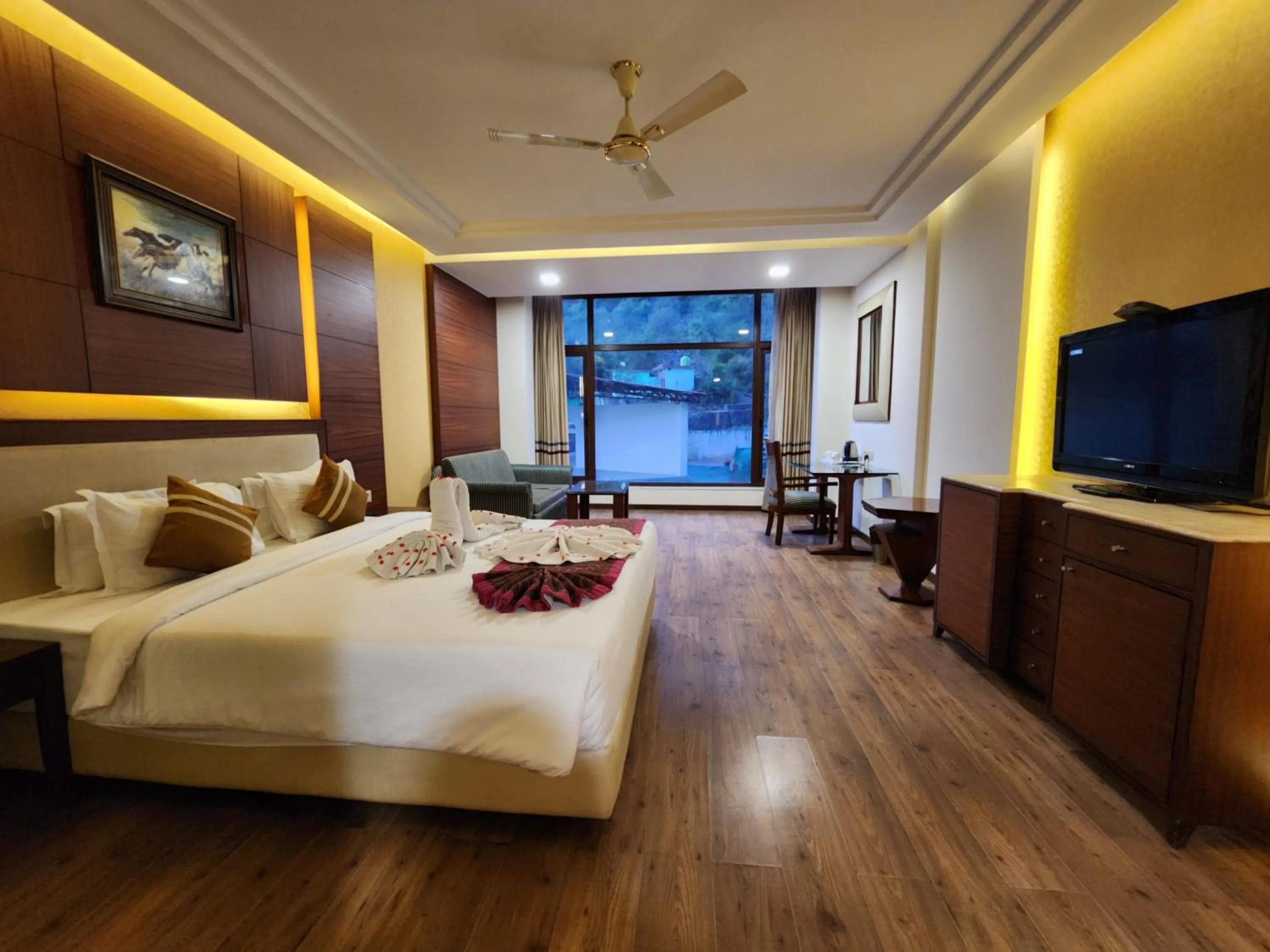 Bed in Hotel Royal Ark - Kasauli