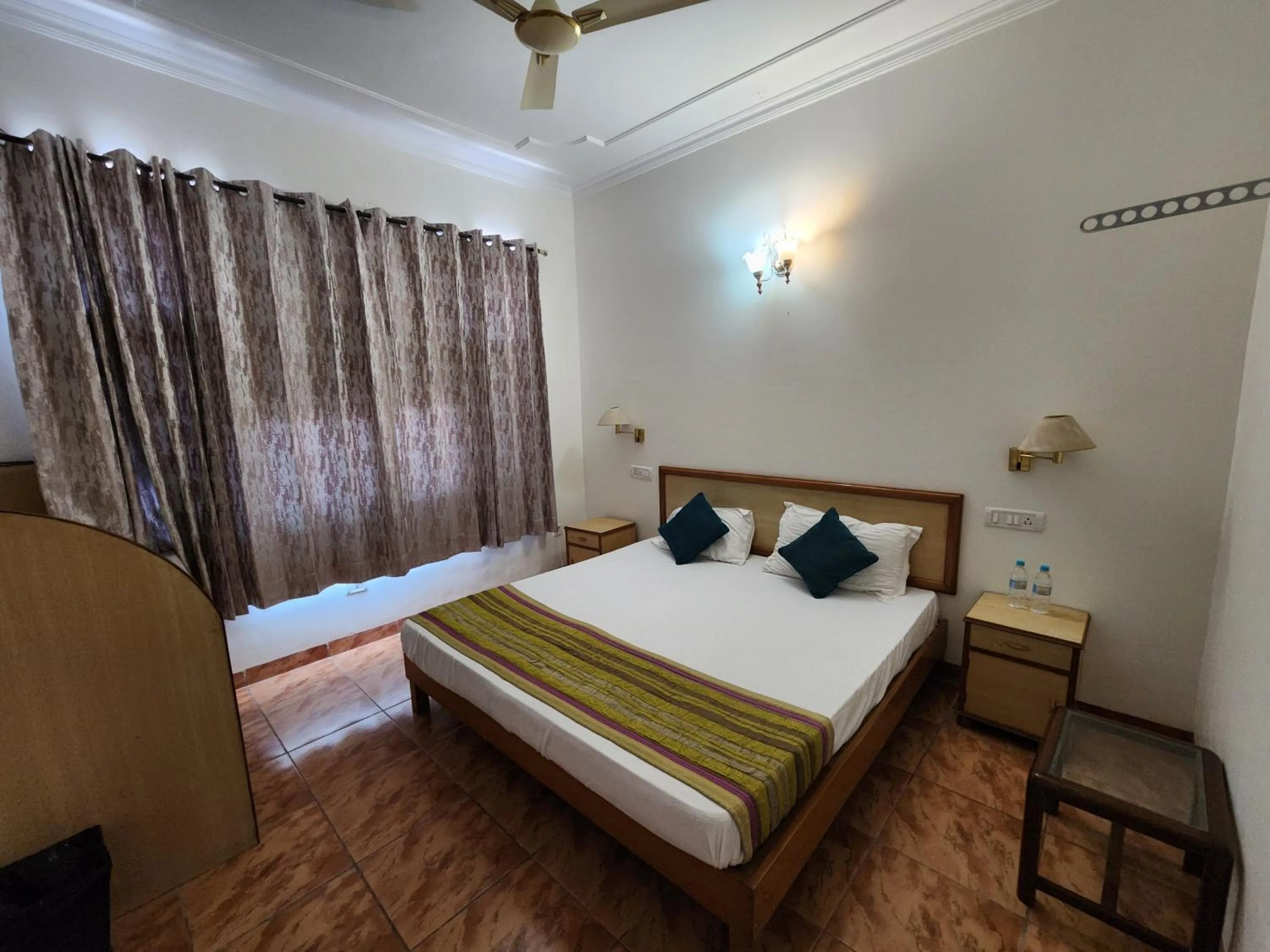 Bed in Hotel Royal Ark - Kasauli
