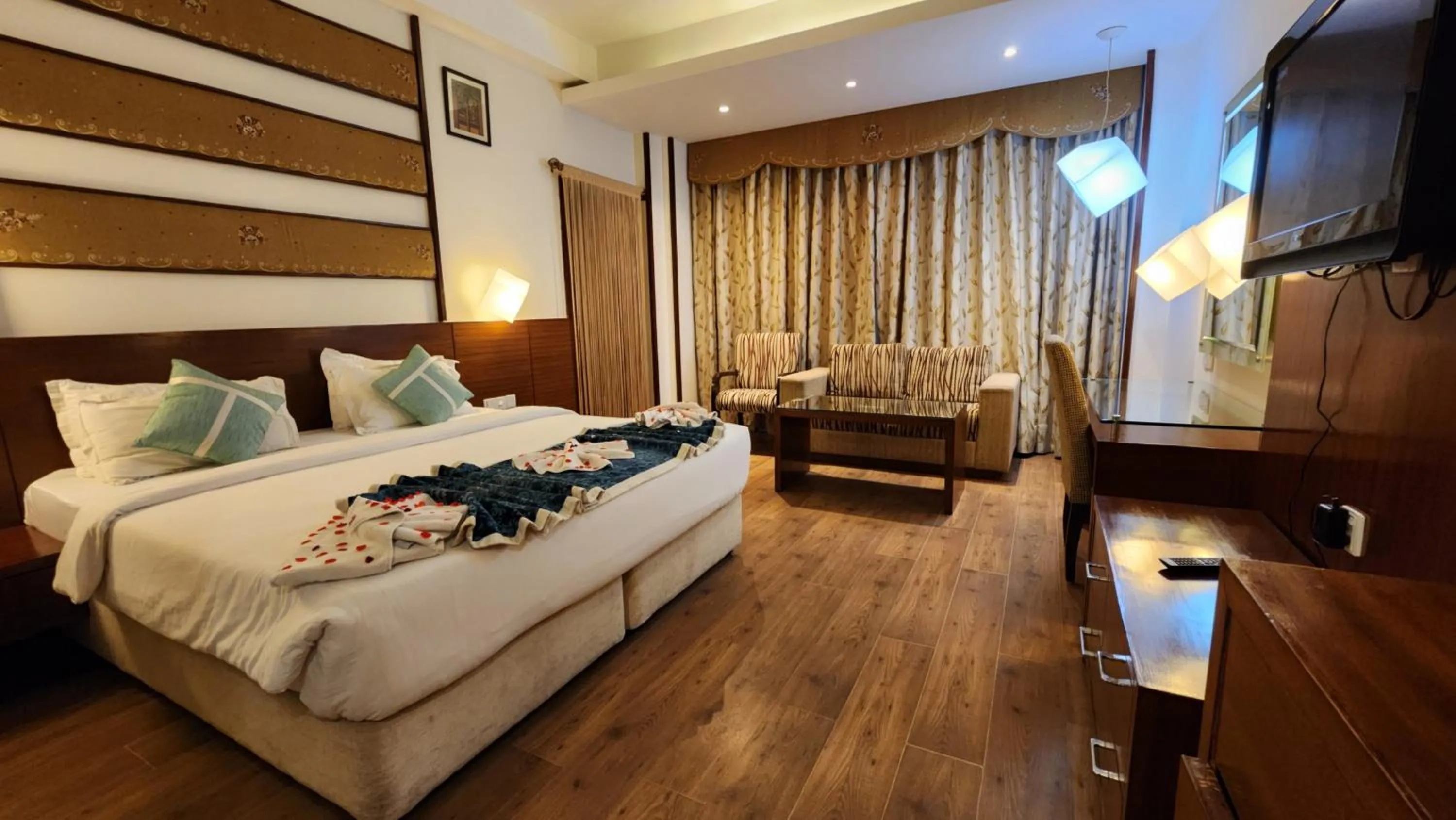Bed in Hotel Royal Ark - Kasauli