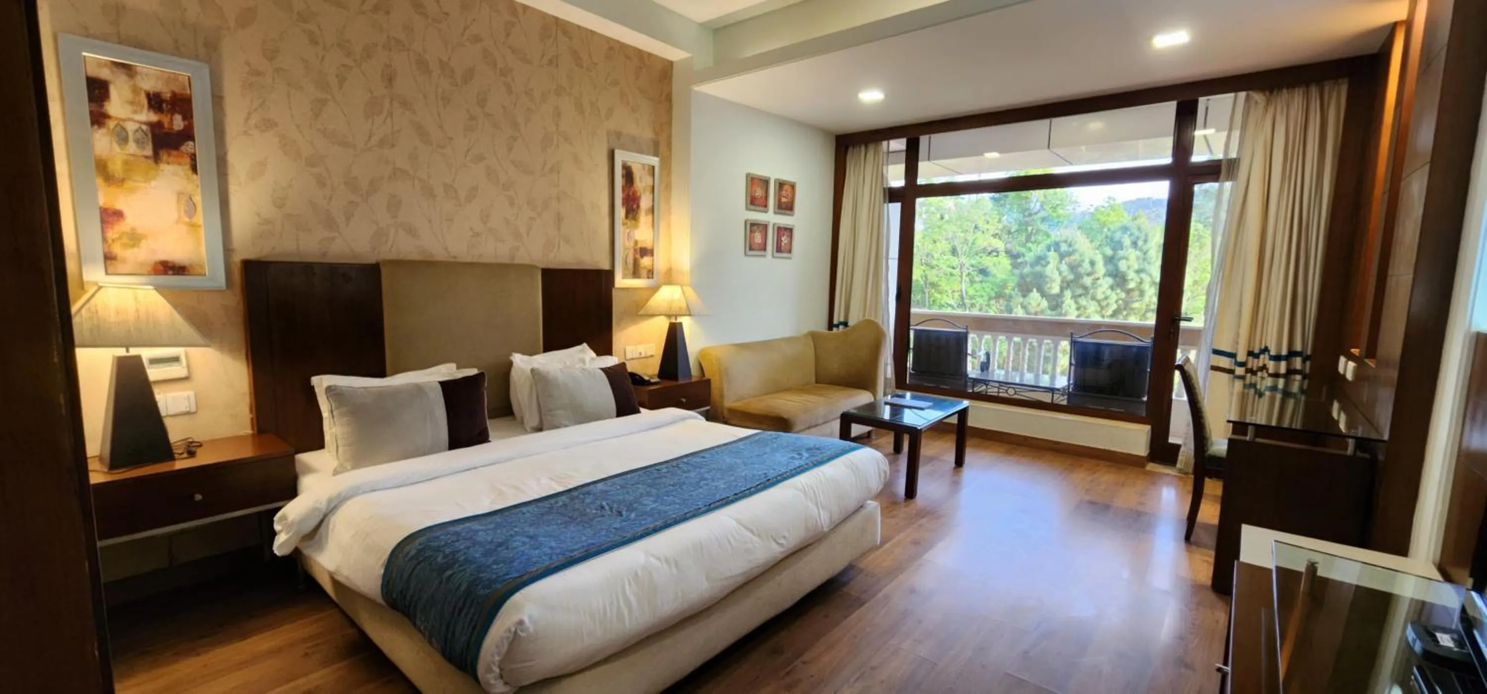 Bed in Hotel Royal Ark - Kasauli