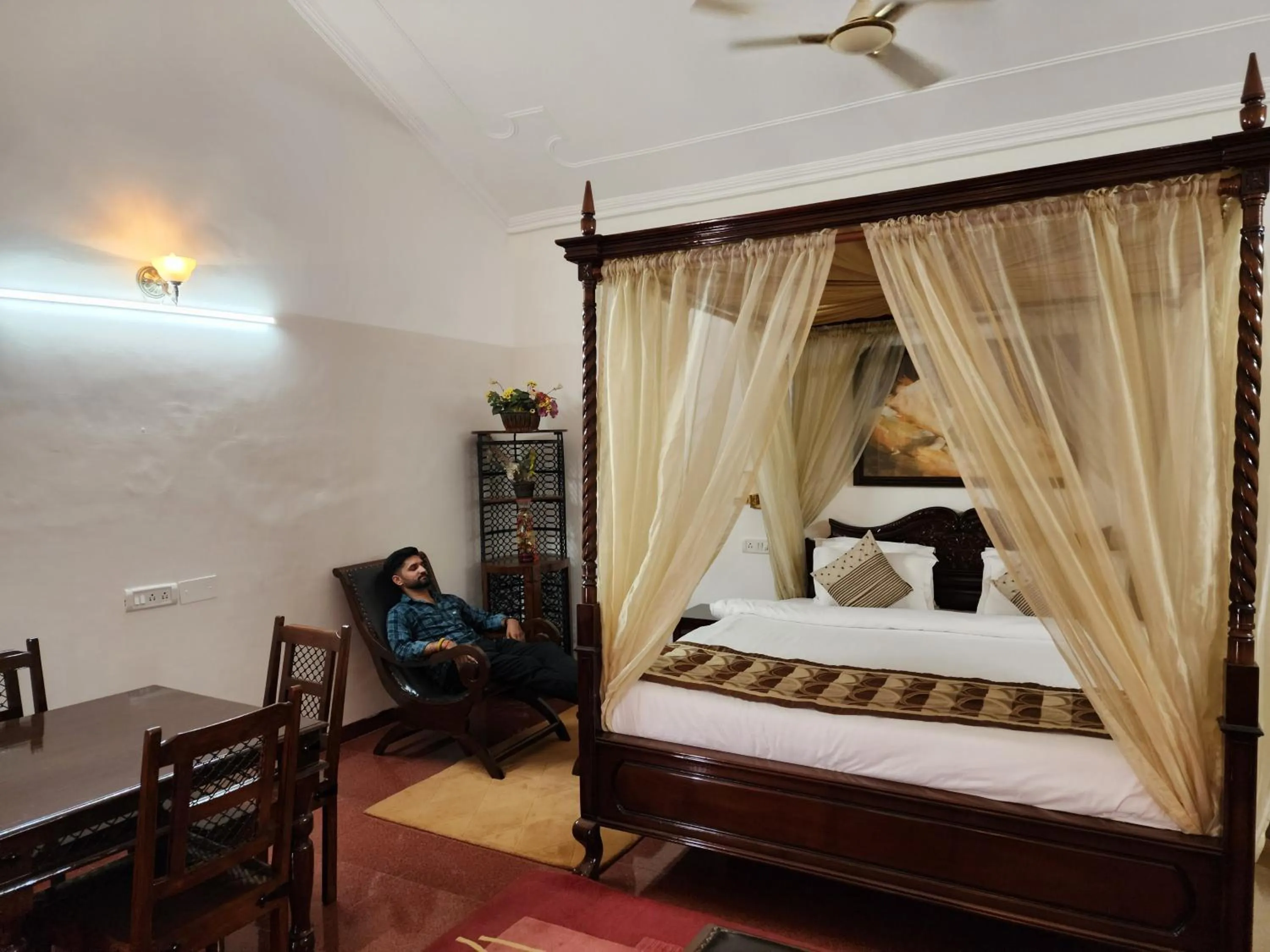 Bed in Hotel Royal Ark - Kasauli