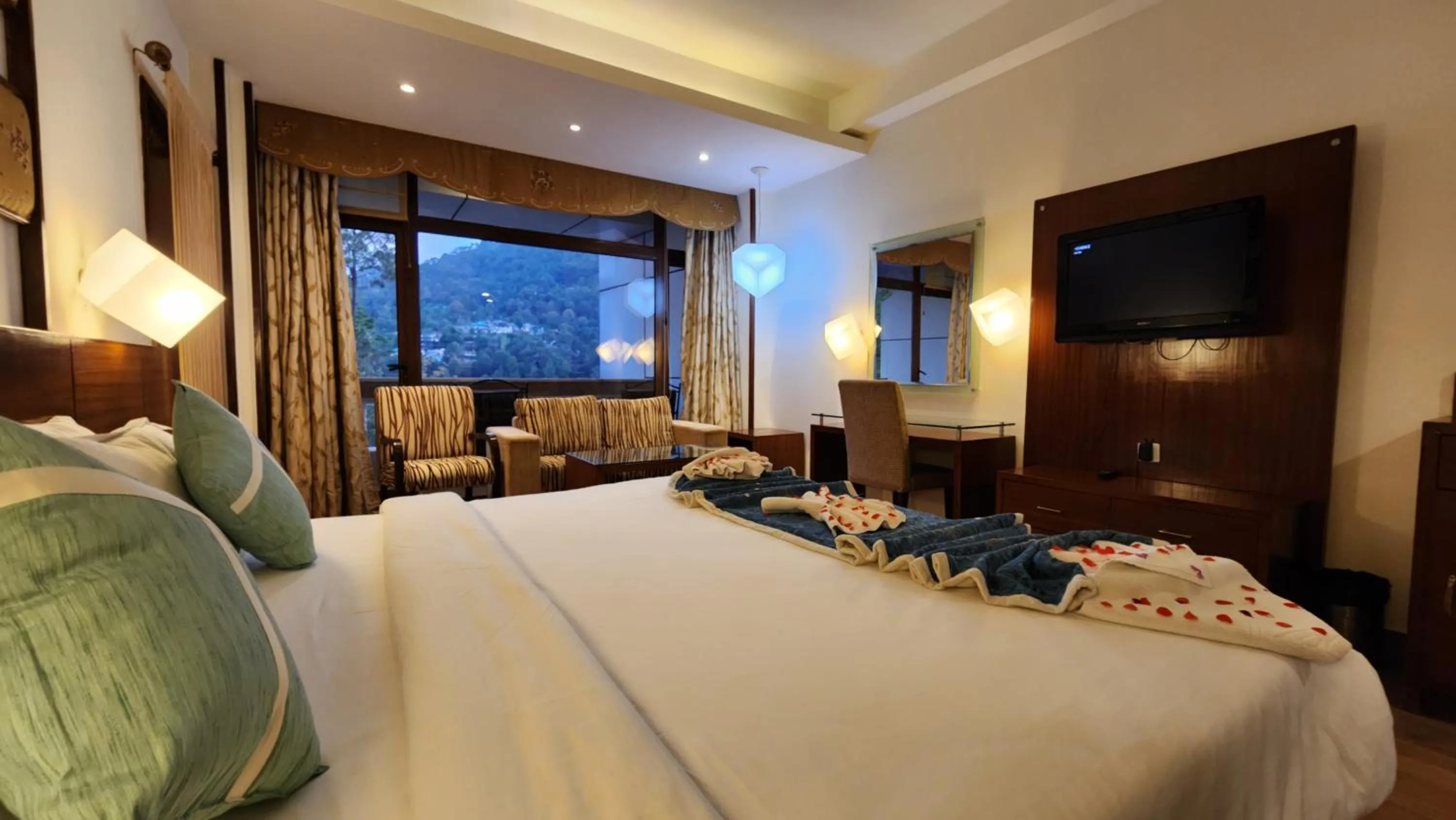Bed in Hotel Royal Ark - Kasauli