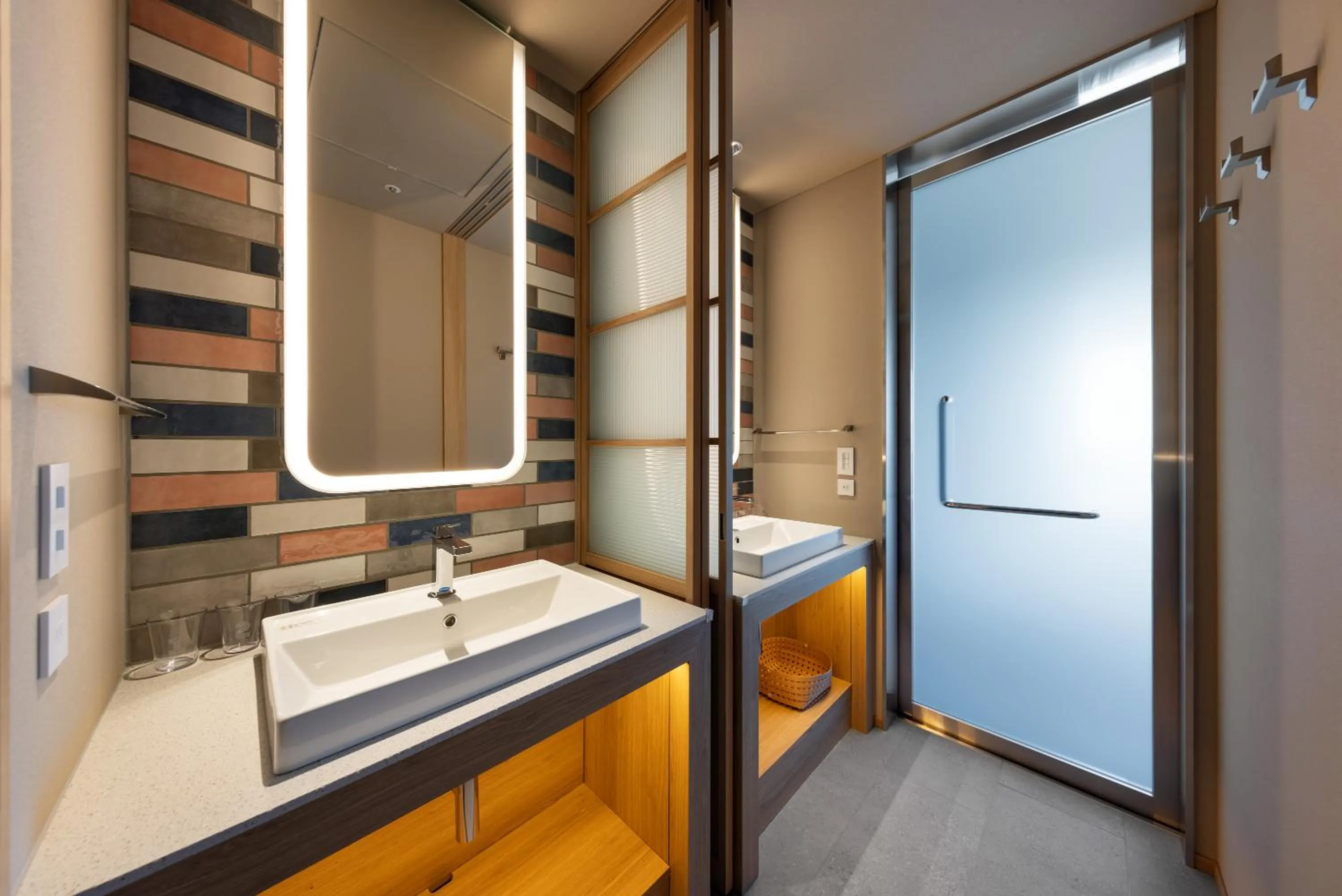 Photo of the whole room in OMO5 Tokyo Gotanda by Hoshino Resorts