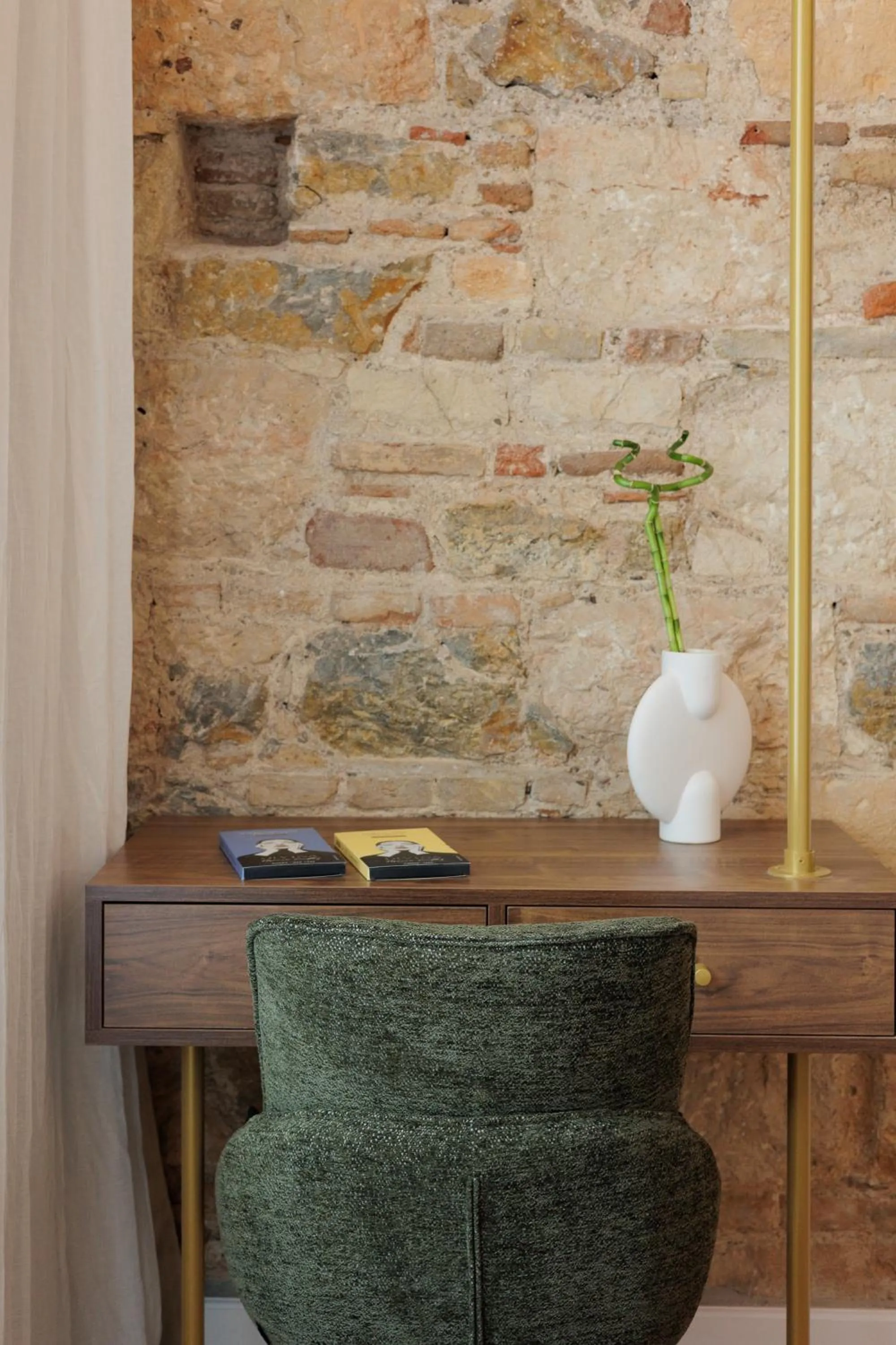 Decorative detail in La Divina