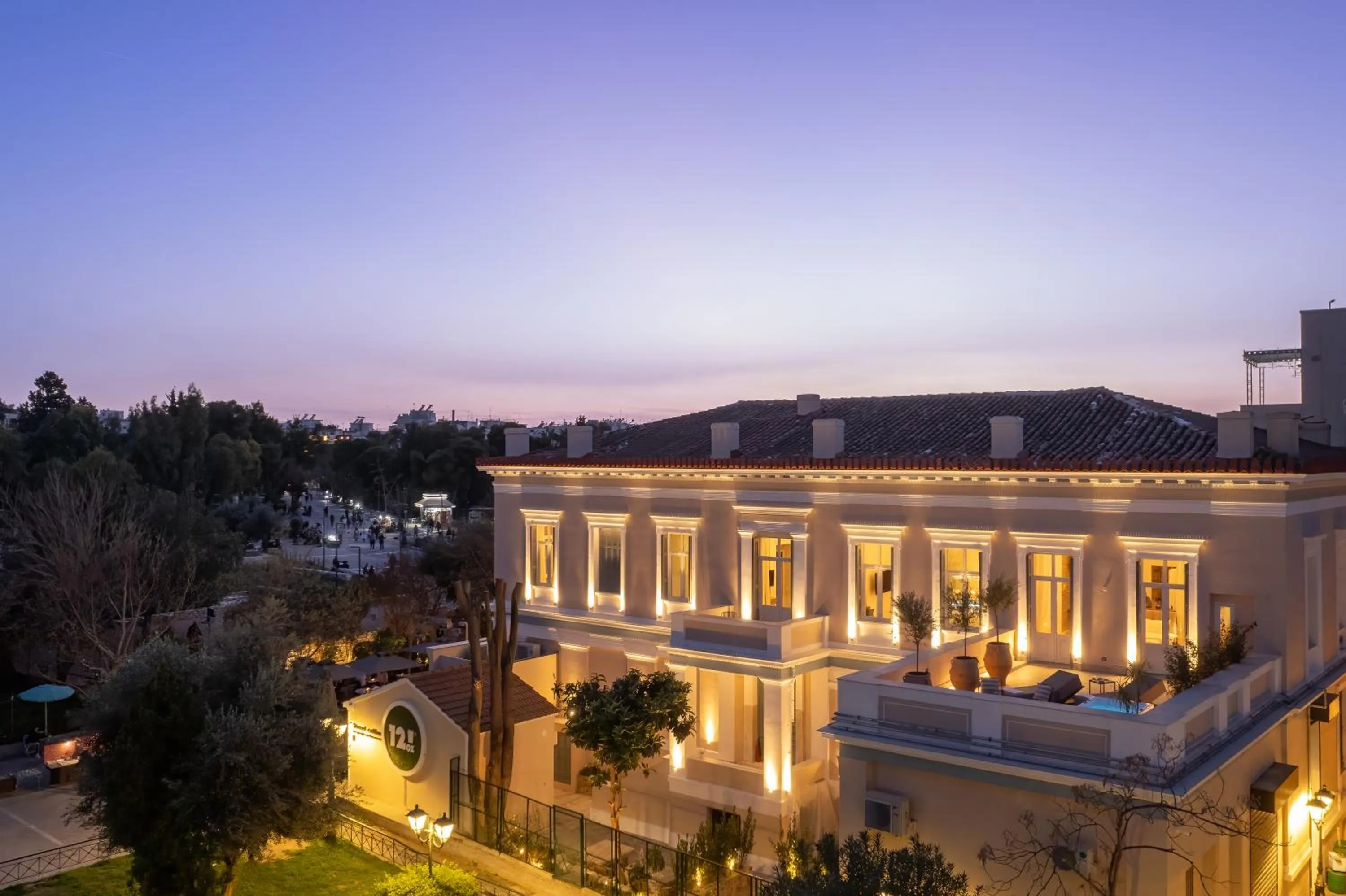 Property building in La Divina