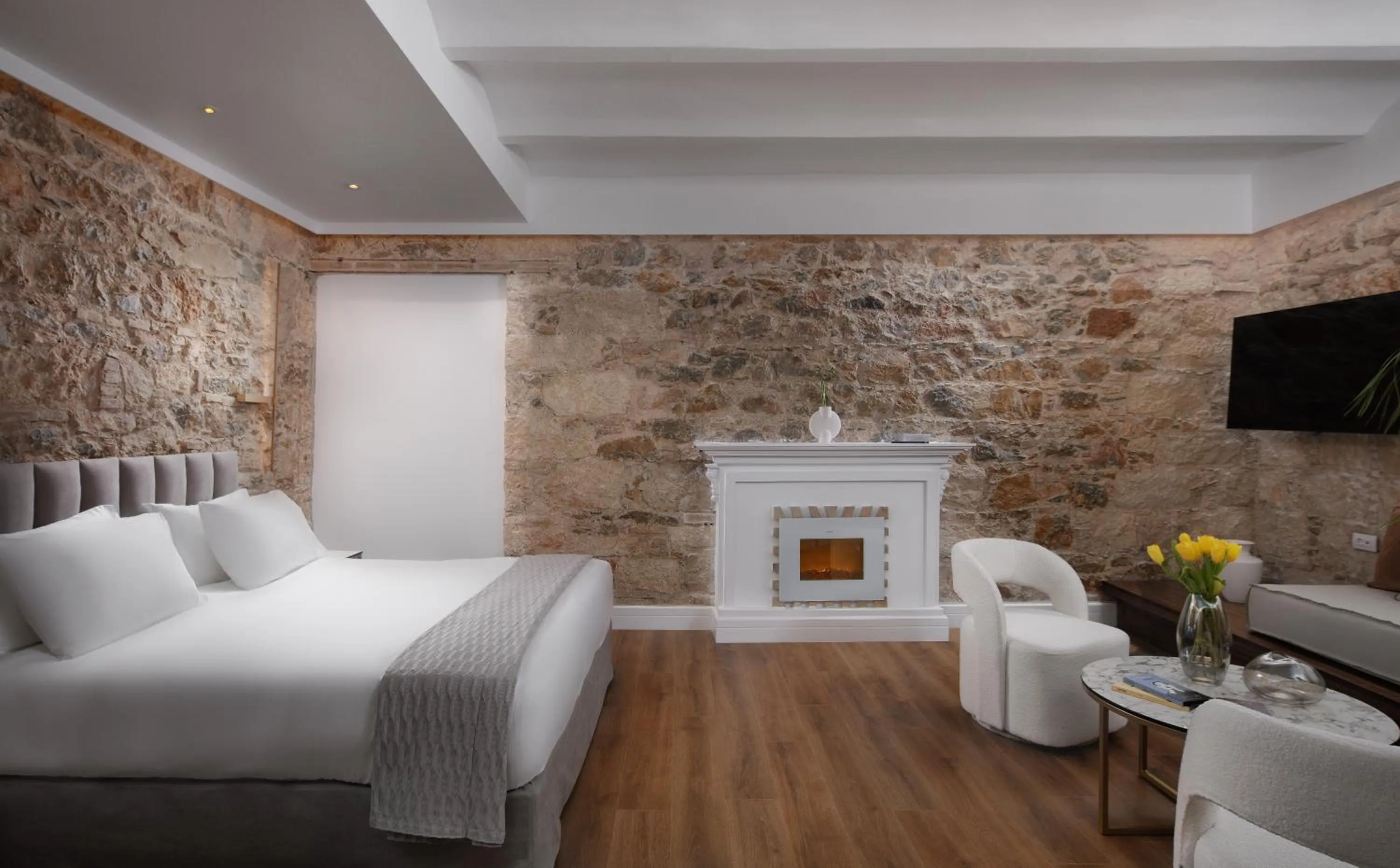 Photo of the whole room in La Divina