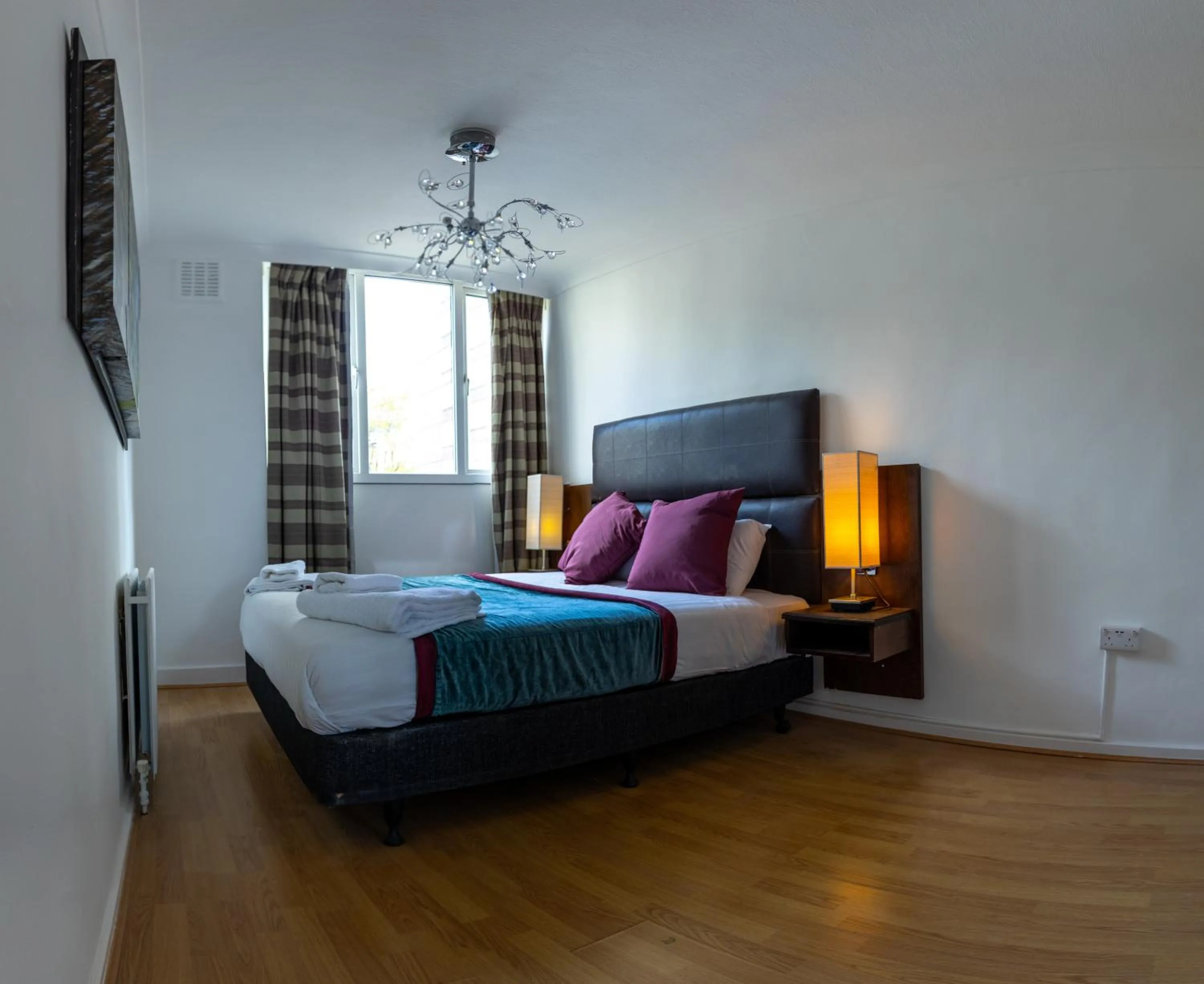 Regent's Park Sleeps 8 Pet Friendly & Garden