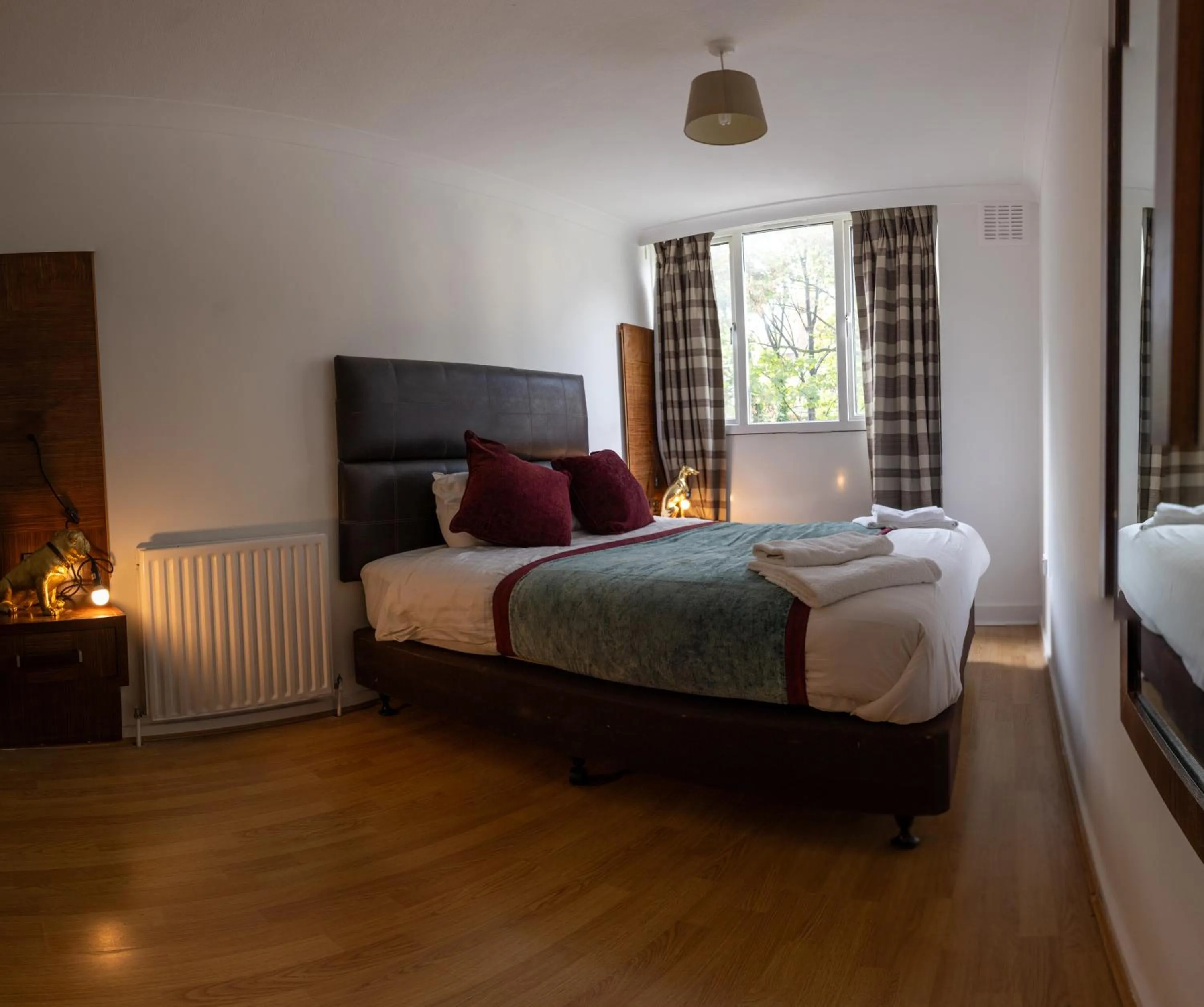 Regent's Park Sleeps 8 Pet Friendly & Garden