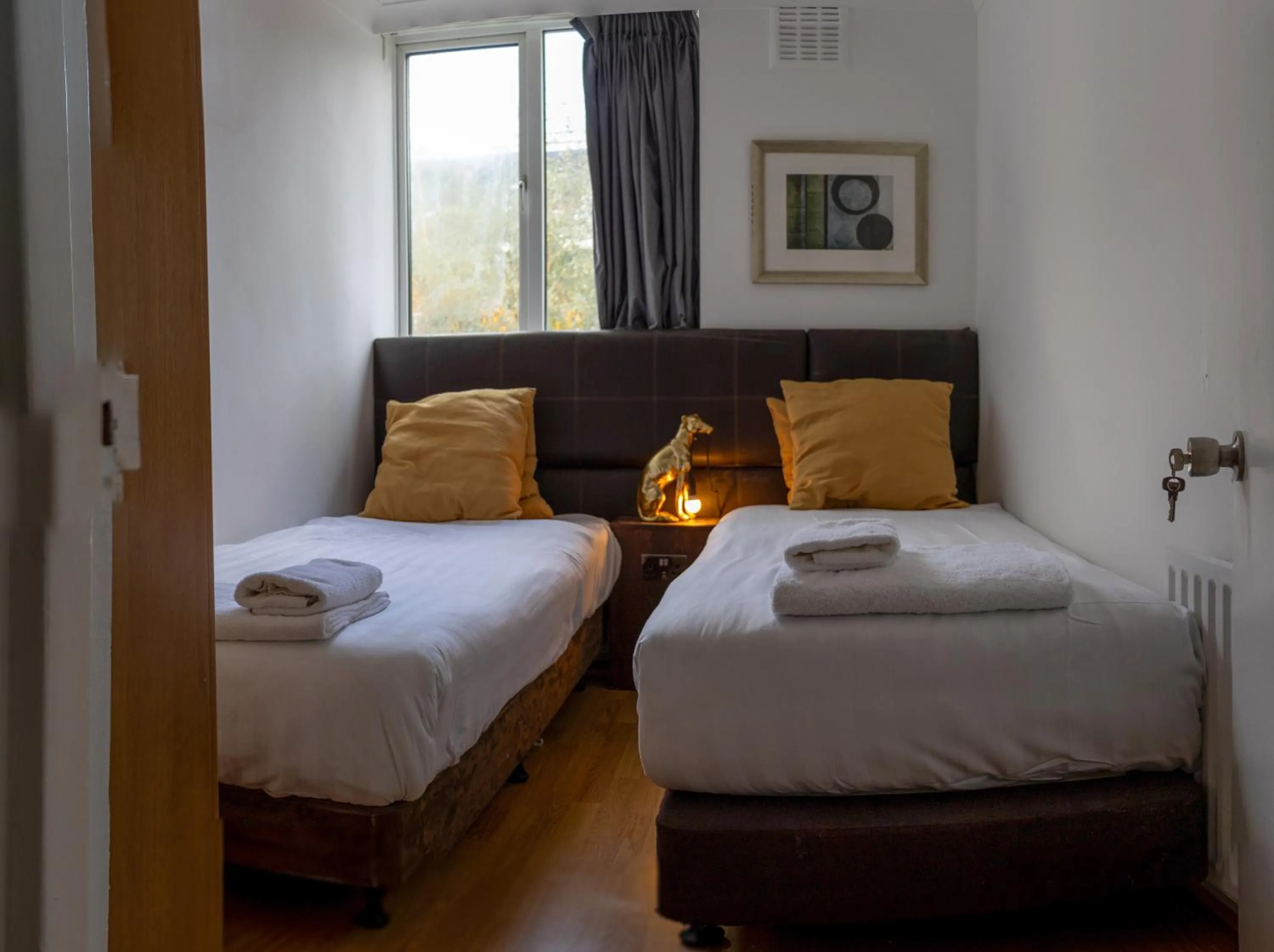 Regent's Park Sleeps 8 Pet Friendly & Garden