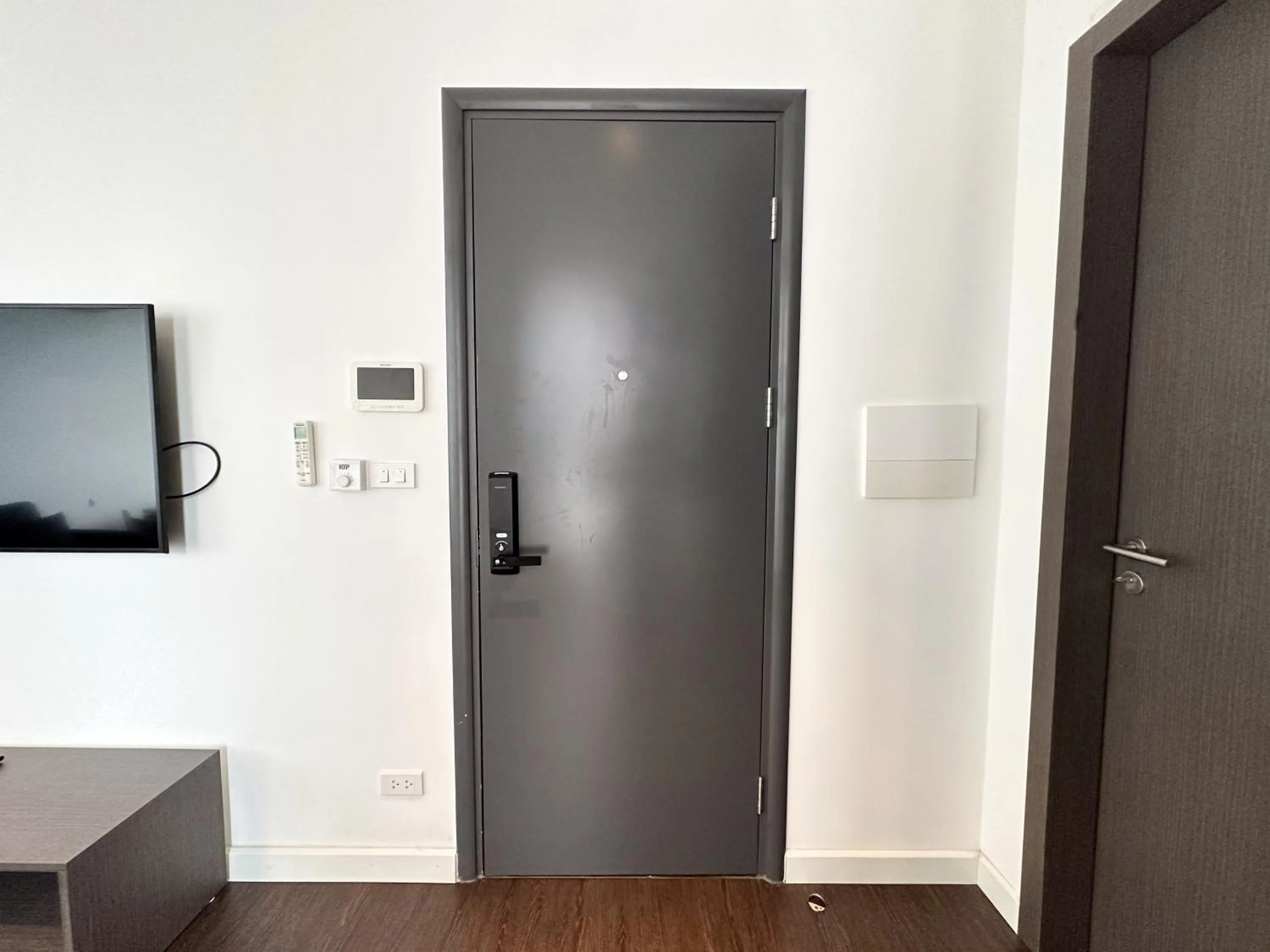 Hazuki, Modern Minimalist Apartment