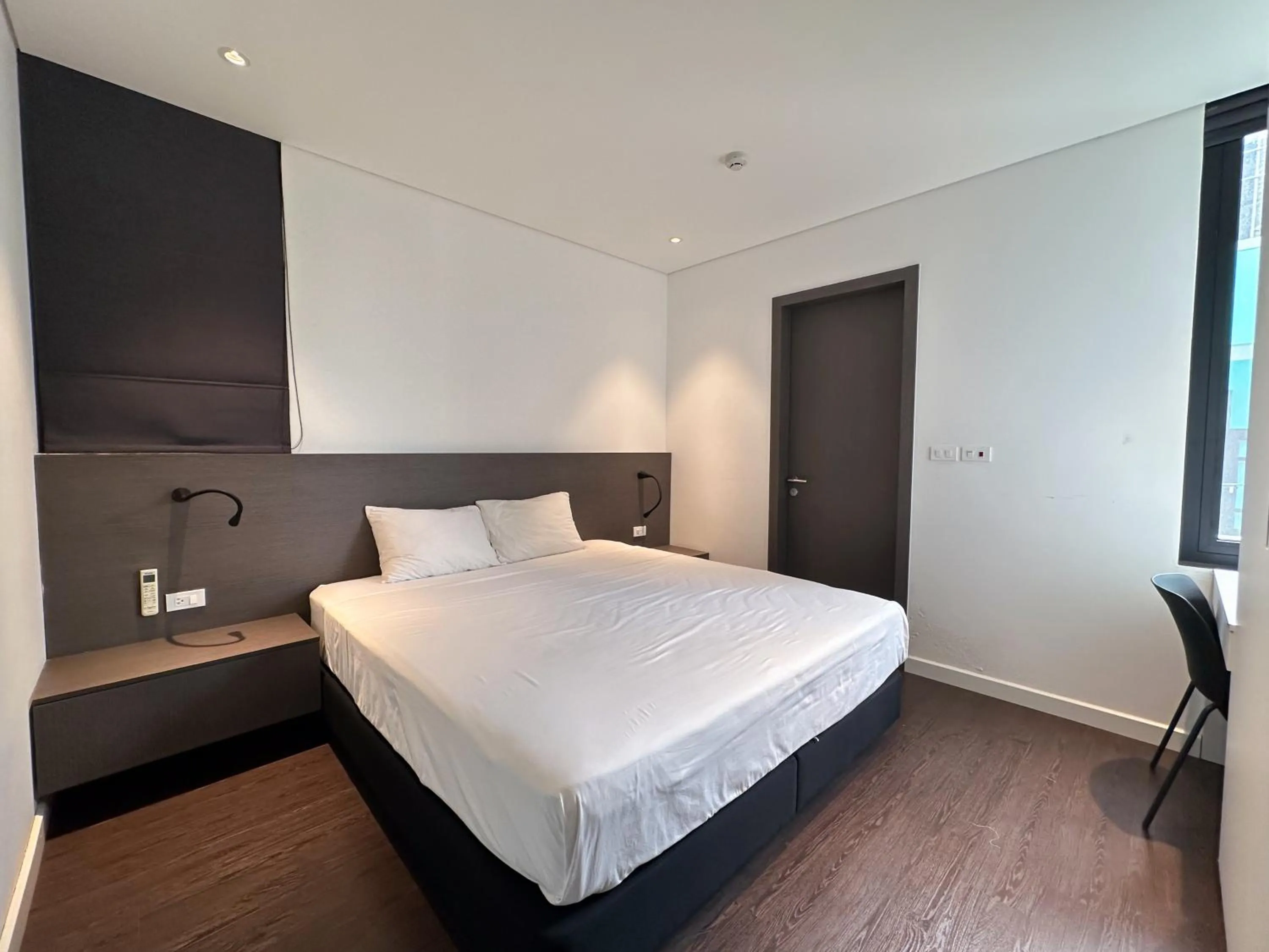 Bed in Hazuki, Modern Minimalist Apartment