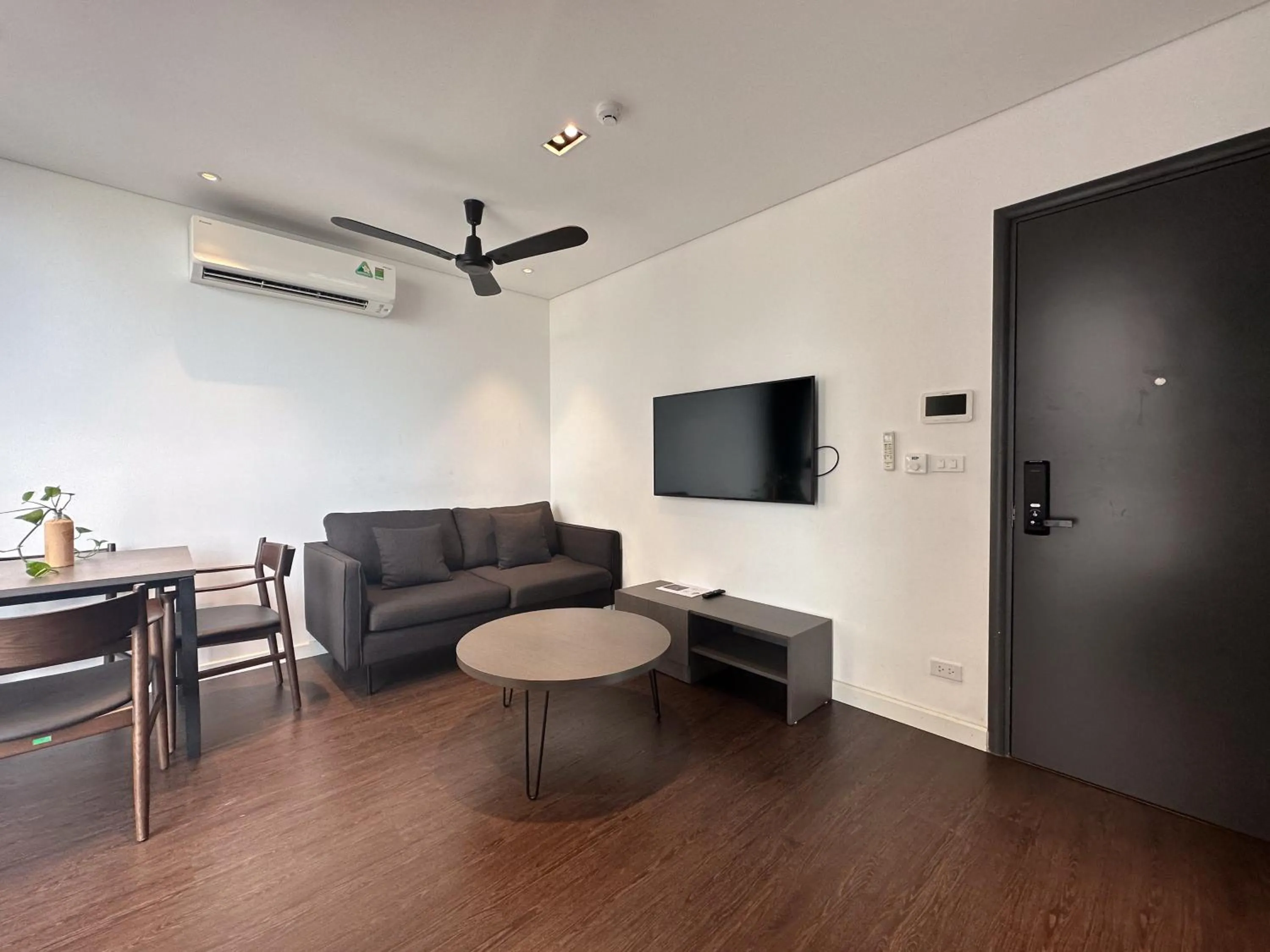 Hazuki, Modern Minimalist Apartment