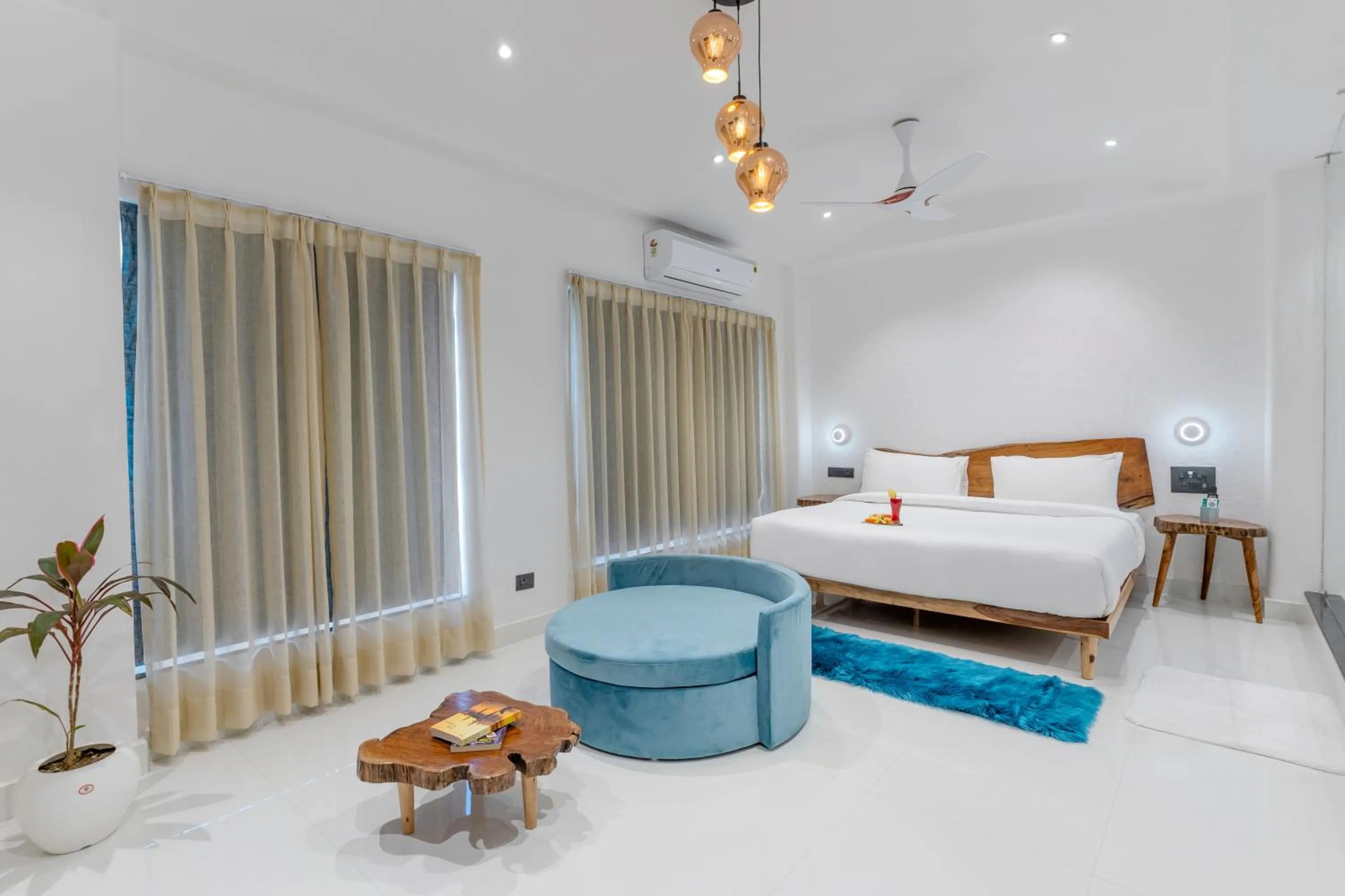 Photo of the whole room, Bed in Moustache Udaipur Luxuria
