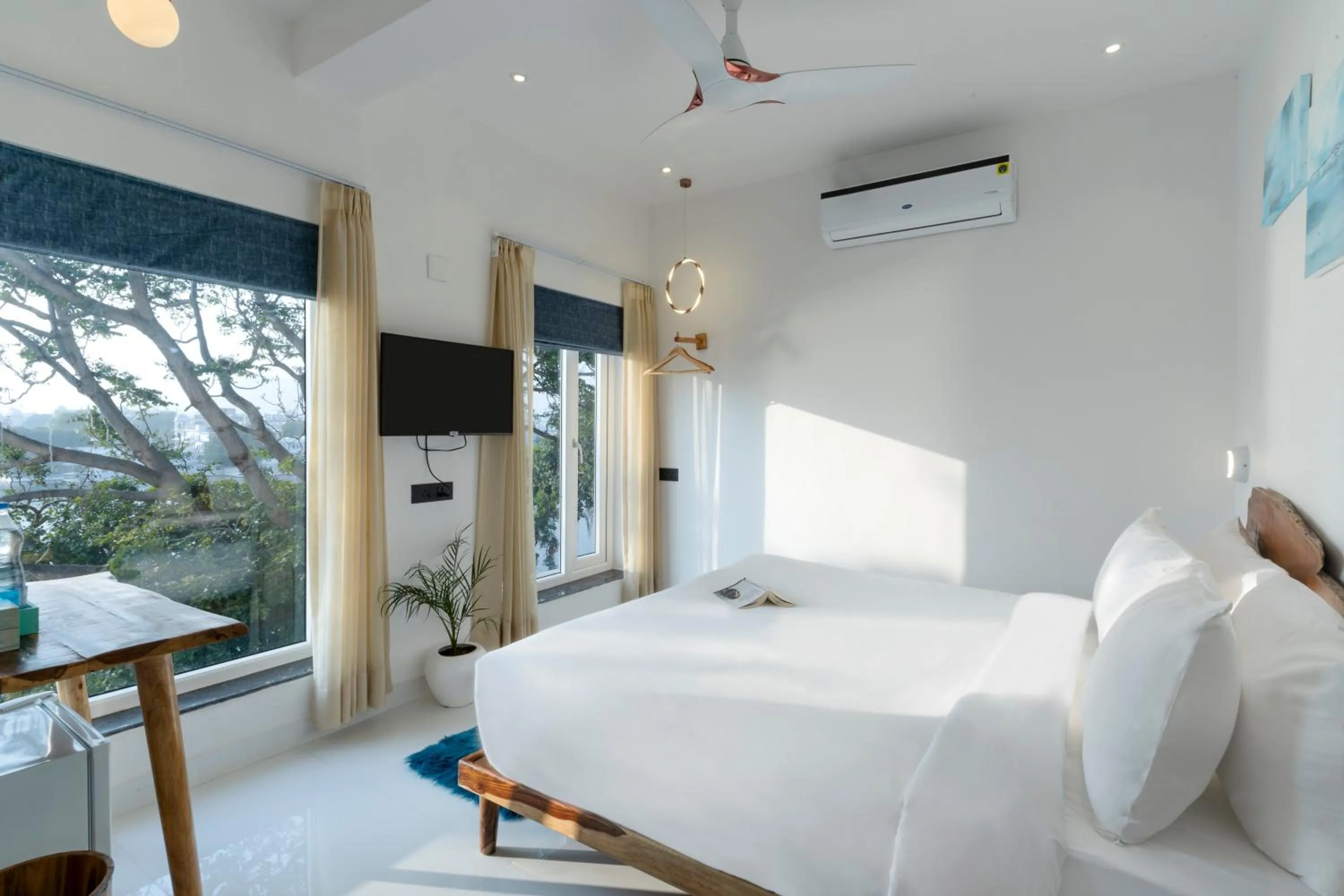 TV and multimedia, Bed in Moustache Udaipur Luxuria