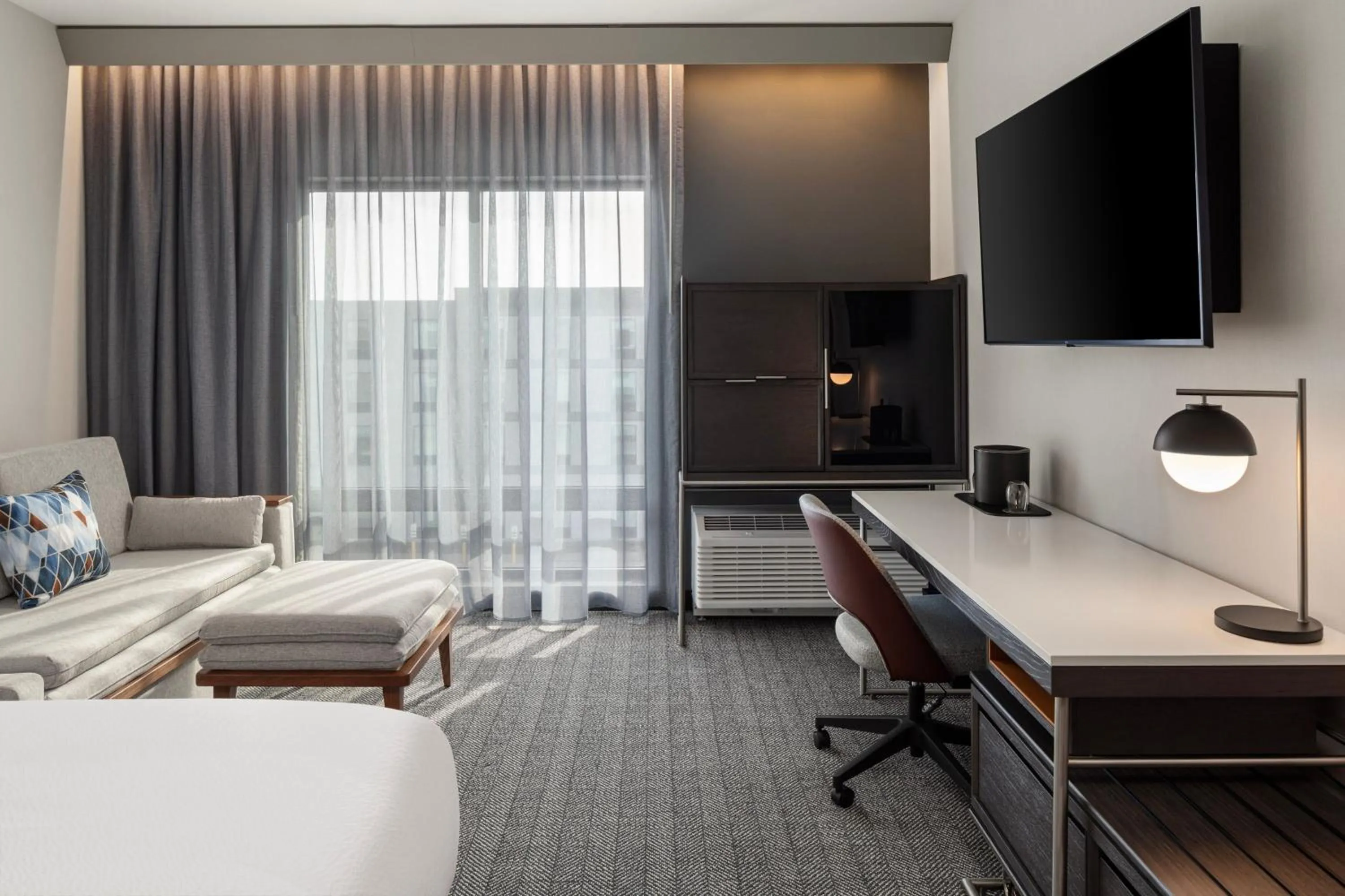 Photo of the whole room, Bed in Courtyard by Marriott Bettendorf