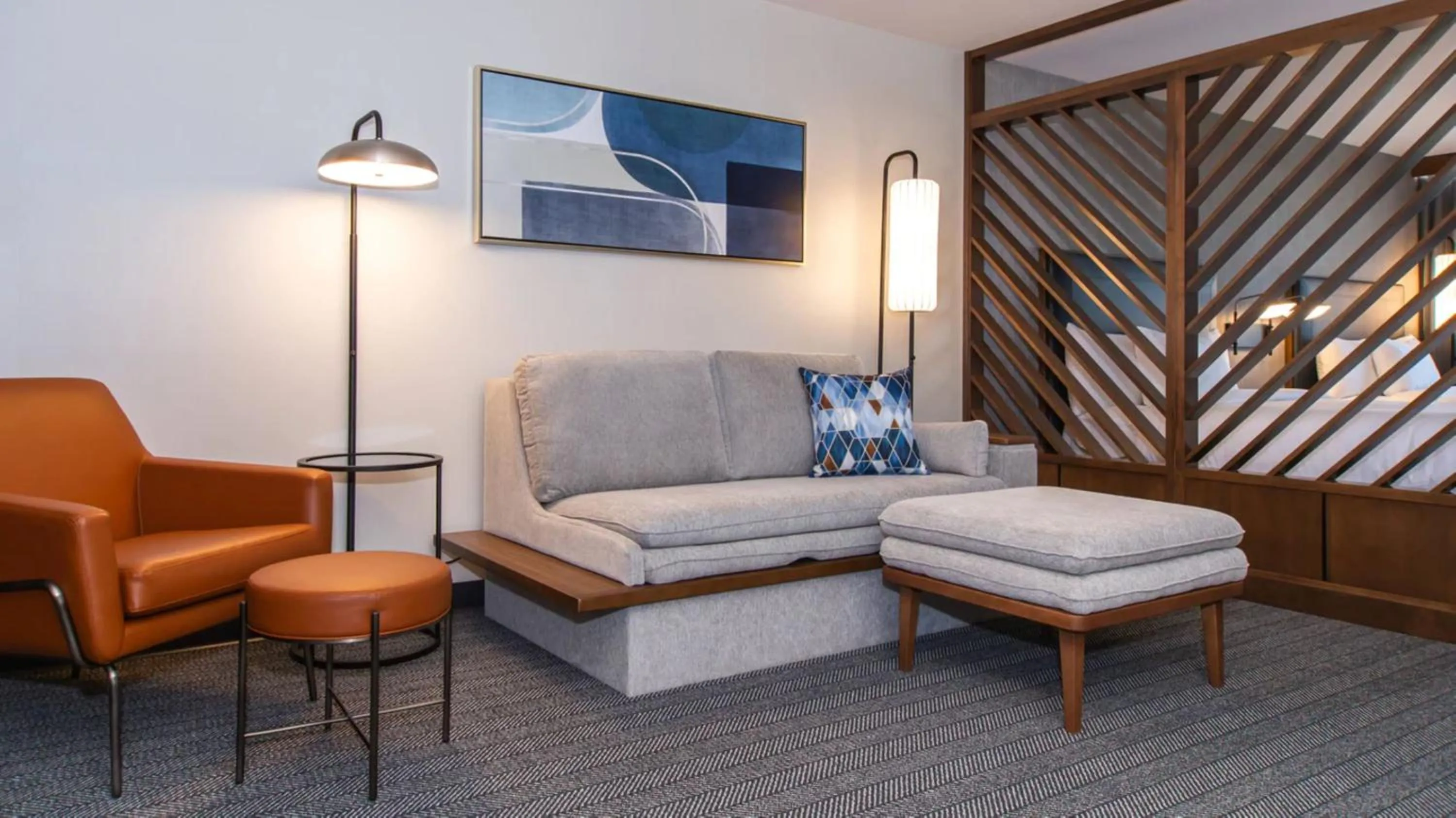 Seating area in Courtyard by Marriott Bettendorf