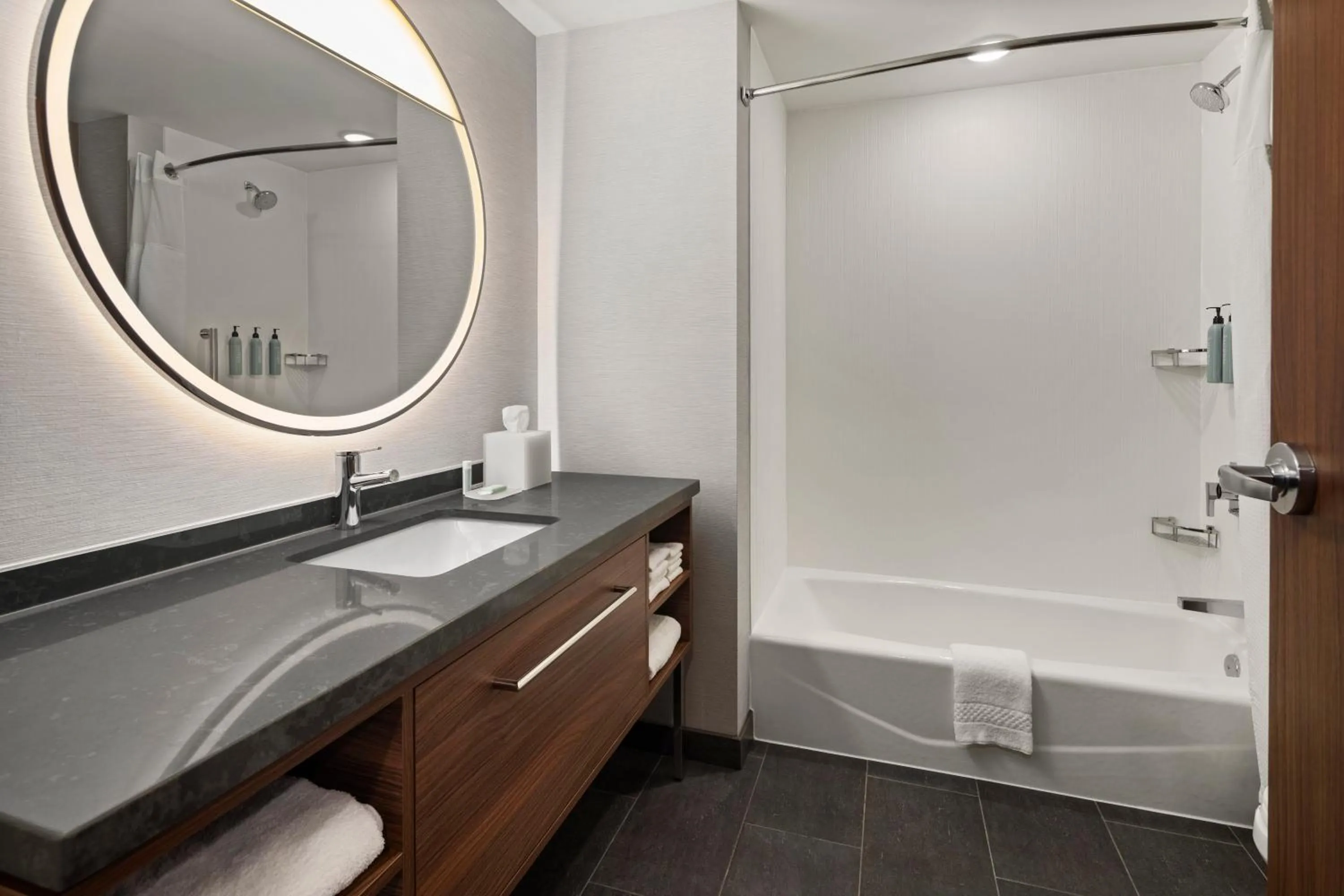 Bathroom in Courtyard by Marriott Bettendorf