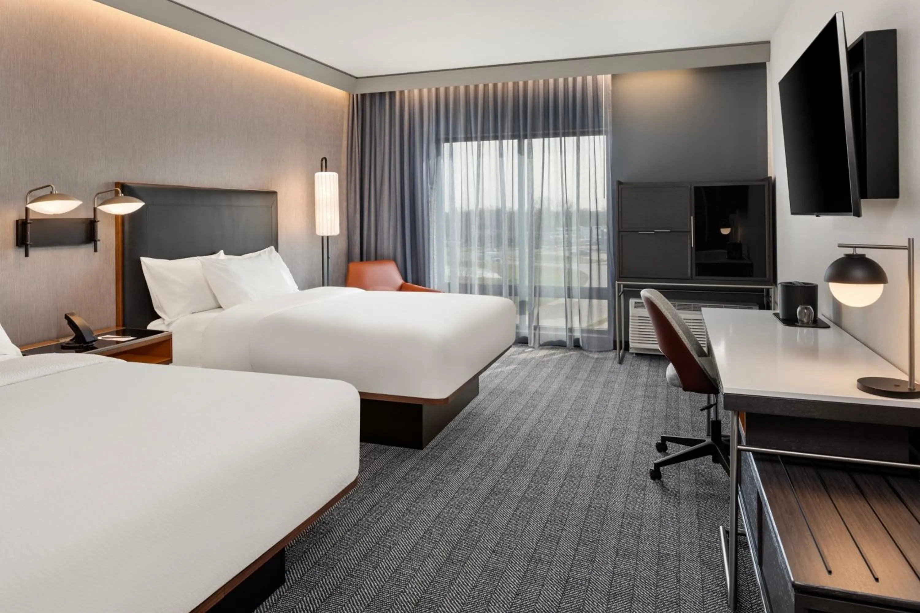 Photo of the whole room, Bed in Courtyard by Marriott Bettendorf