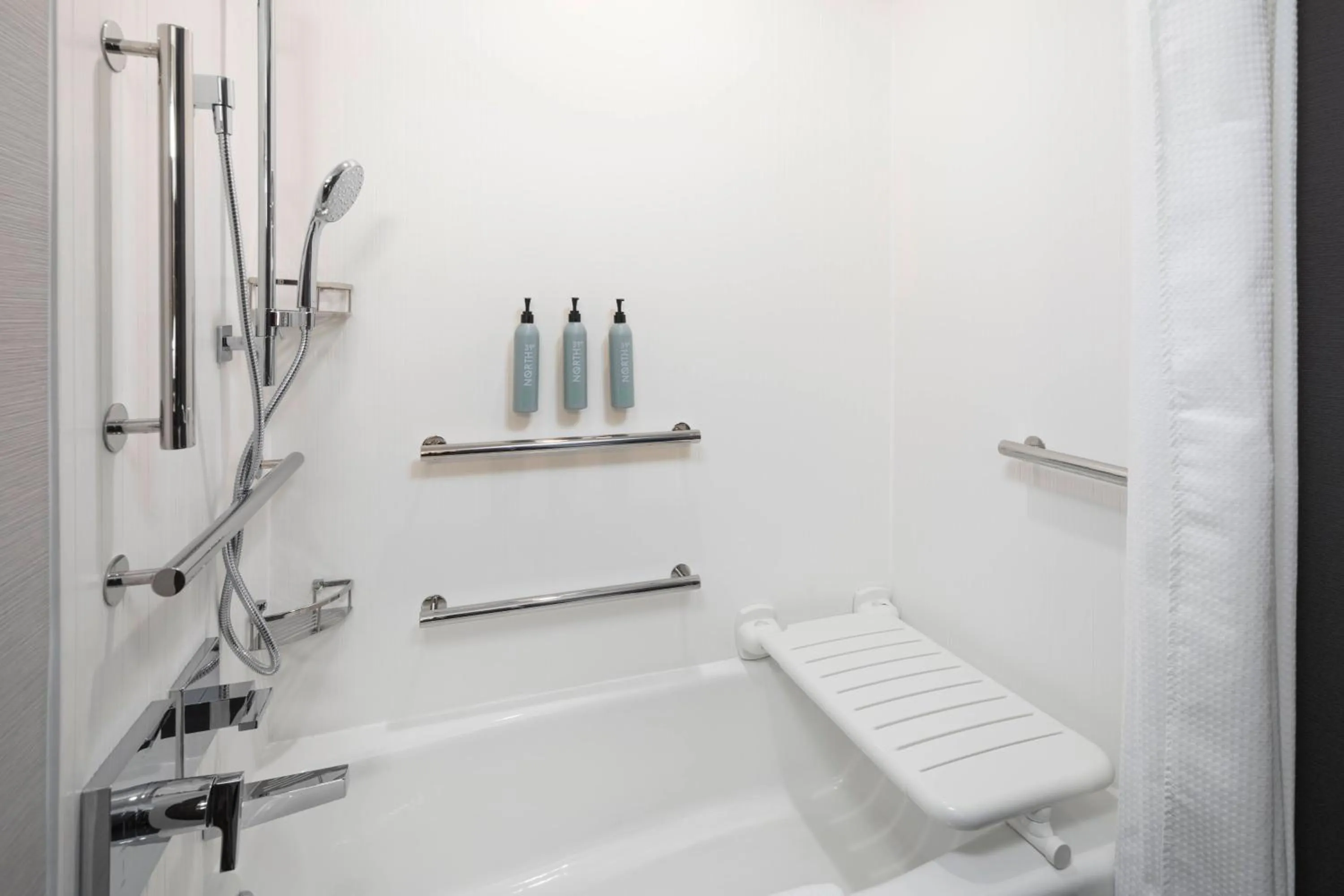 Bathroom in Courtyard by Marriott Bettendorf