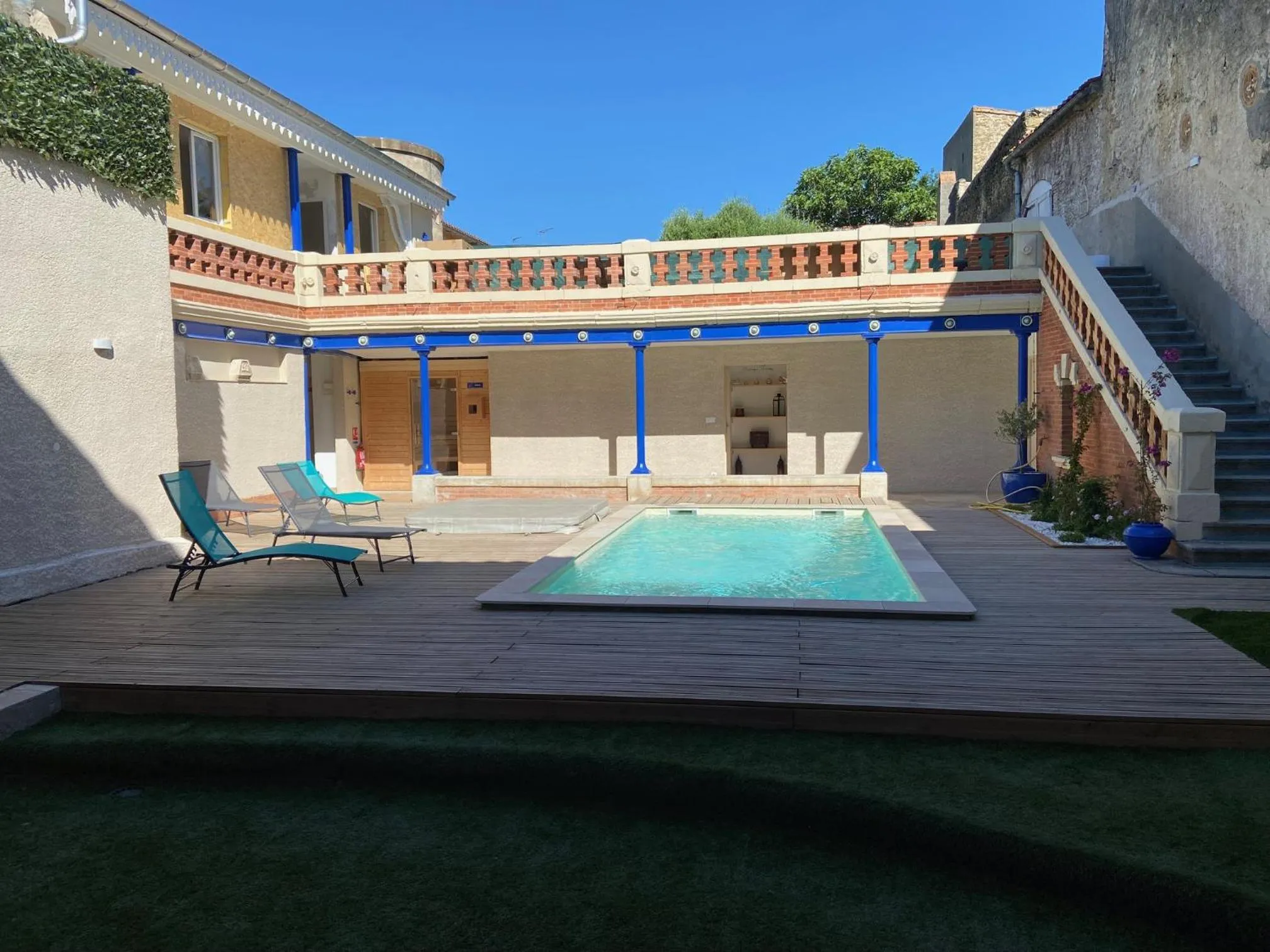 Swimming pool in O'Bonheur de Hamma