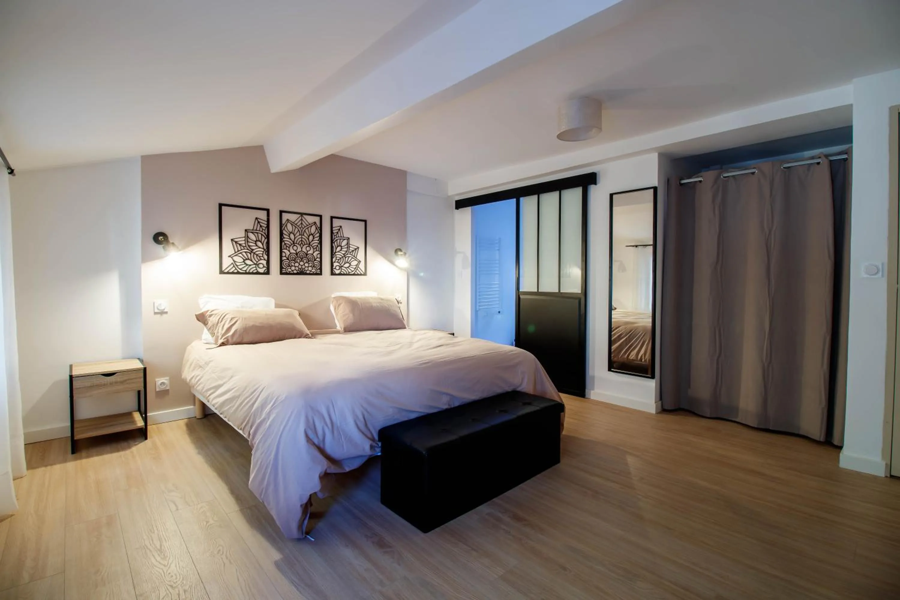 Bedroom, Bed in O'Bonheur de Hamma