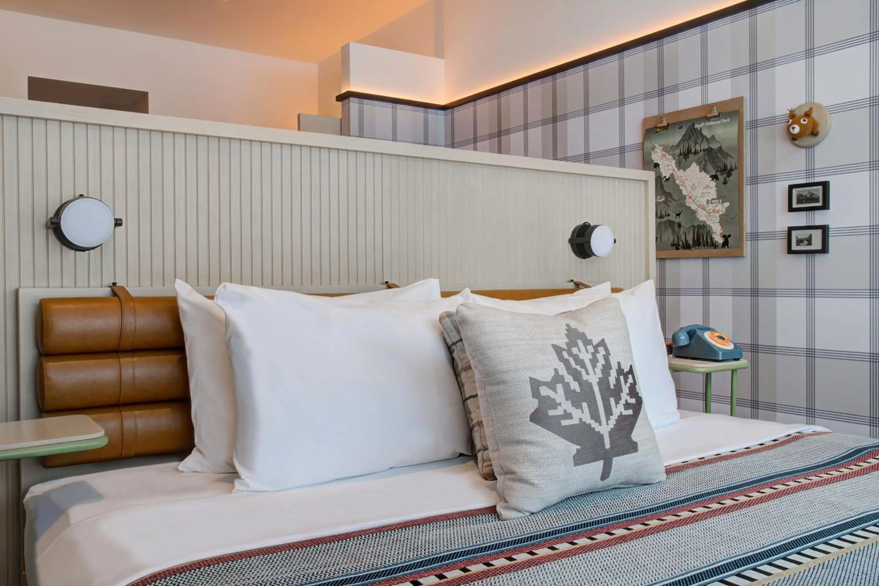 Photo of the whole room, Bed in Moxy Banff