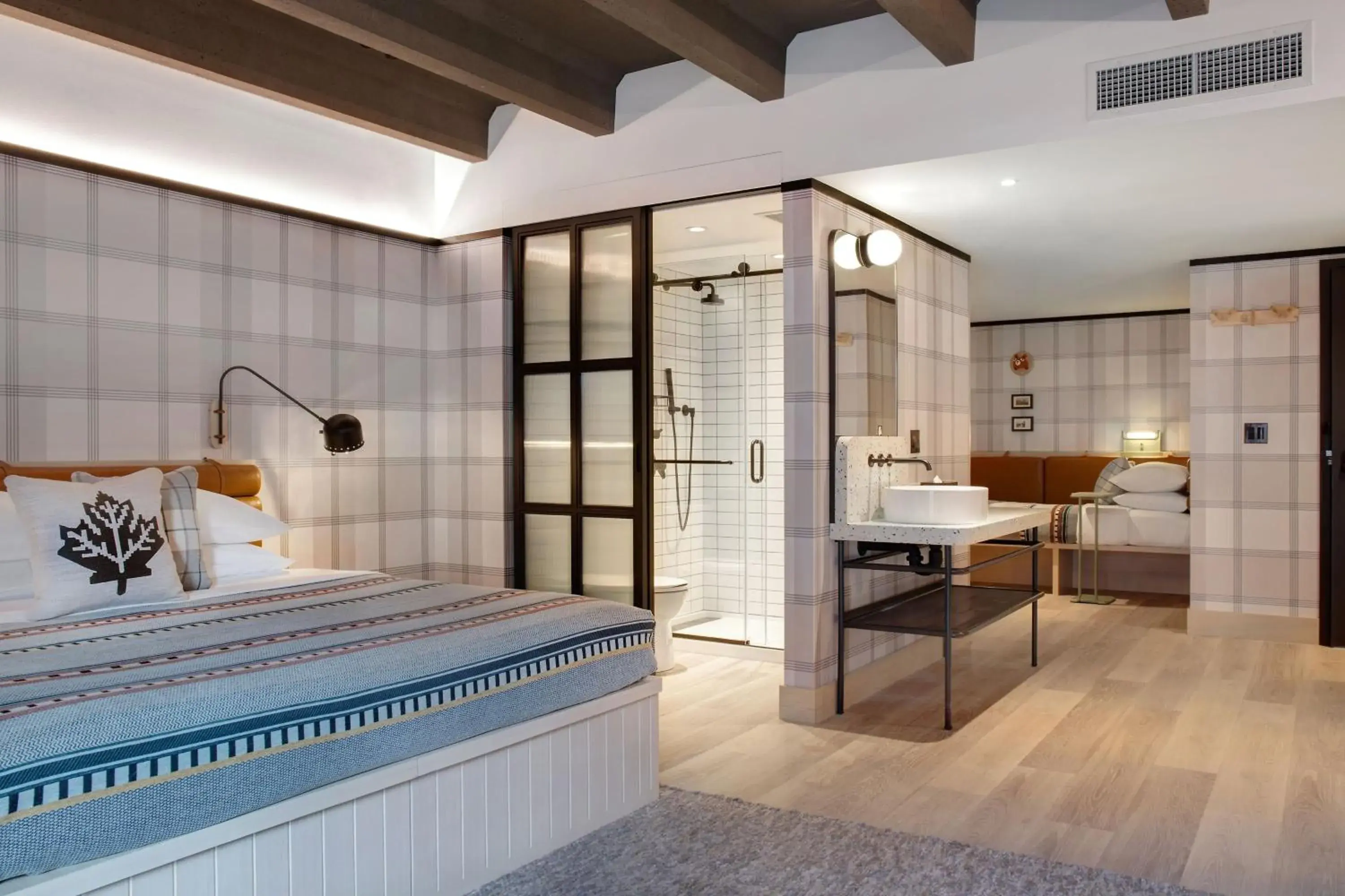 King Suite in Banff Voyager Inn King Suite in Banff Voyager Inn