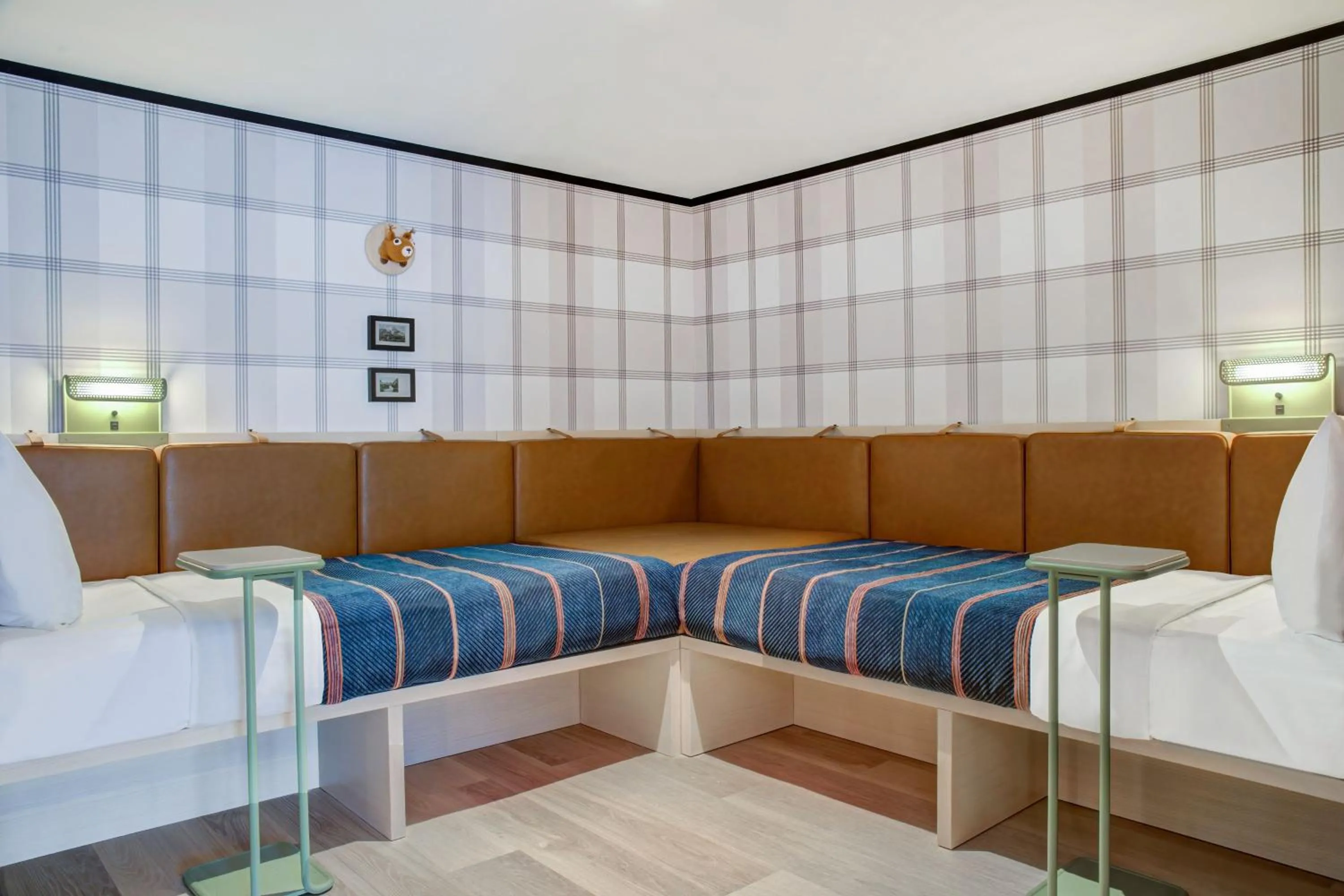 Photo of the whole room in Moxy Banff