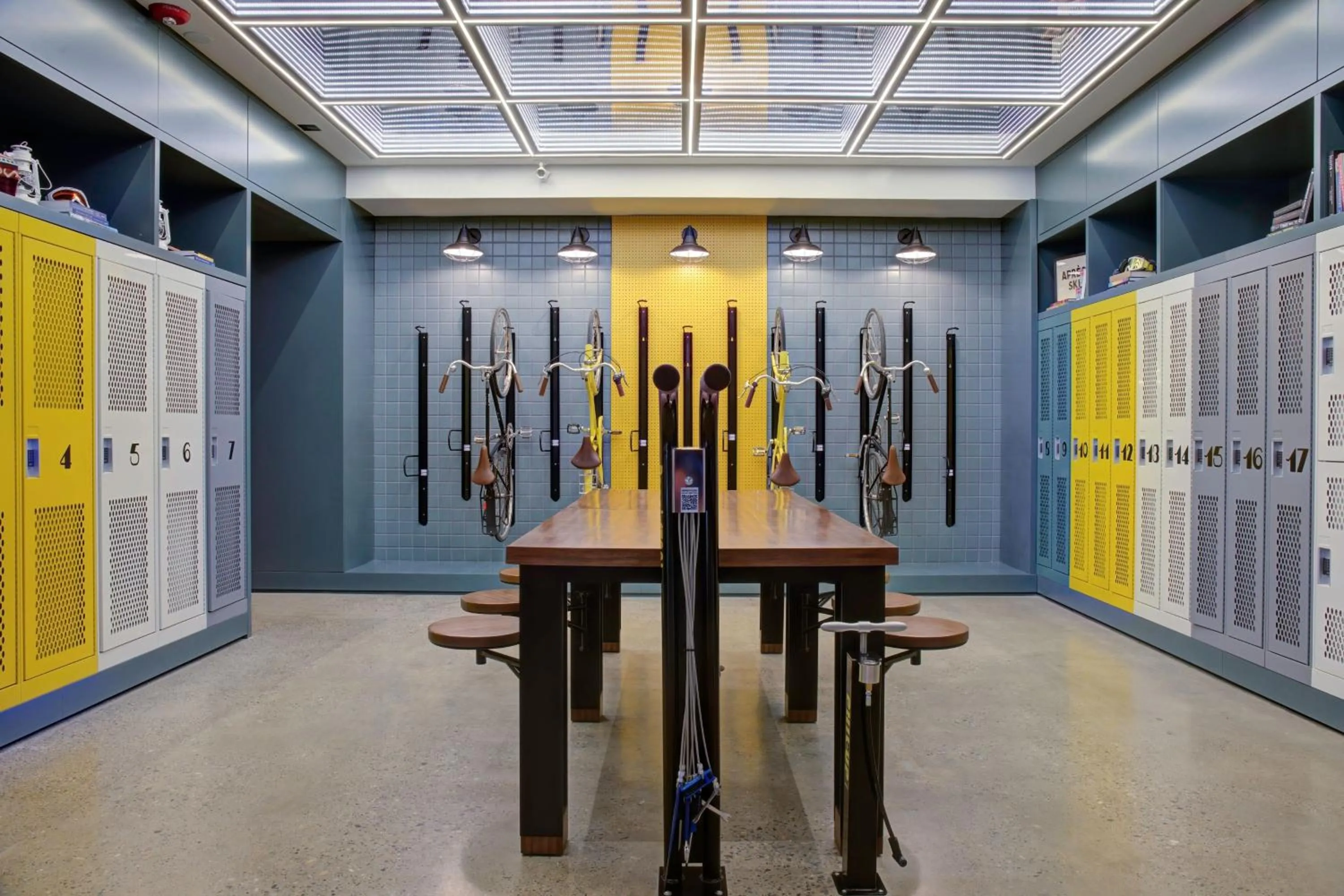 Lobby or reception in Moxy Banff