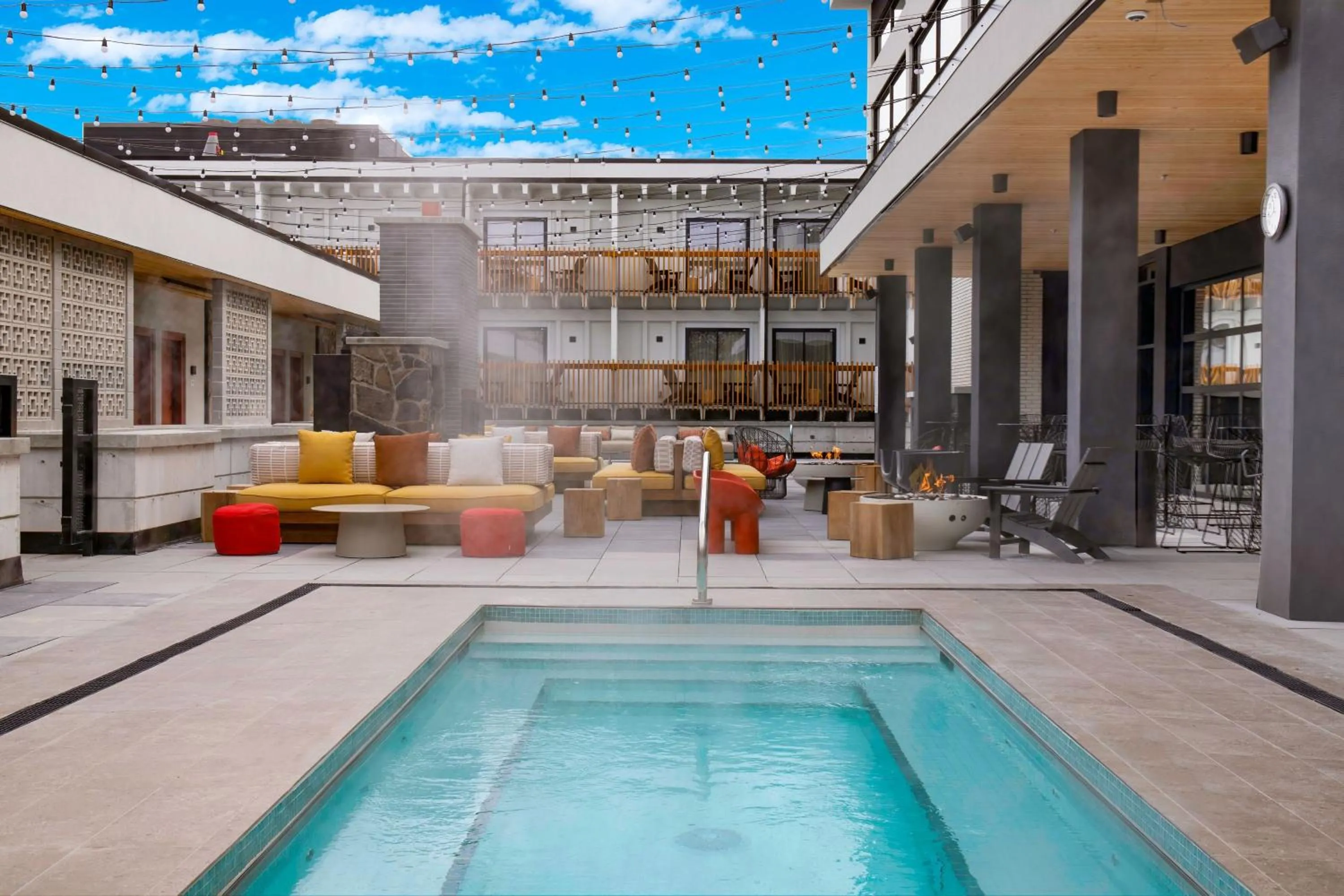 Swimming pool in Moxy Banff