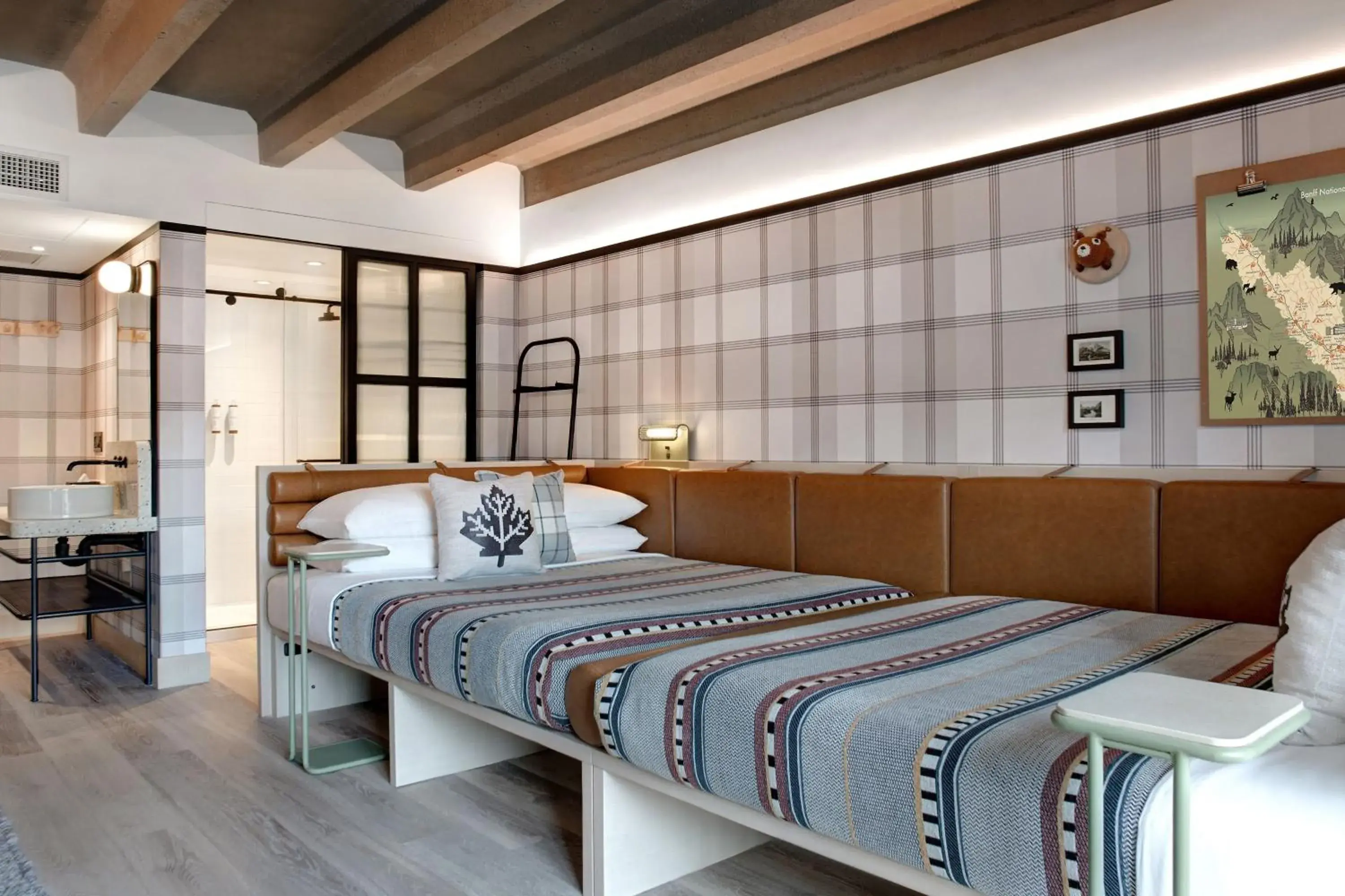 Queen Room with Two Queen Beds and Balcony in Banff Voyager Inn Queen Room with Two Queen Beds and Balcony in Banff Voyager Inn