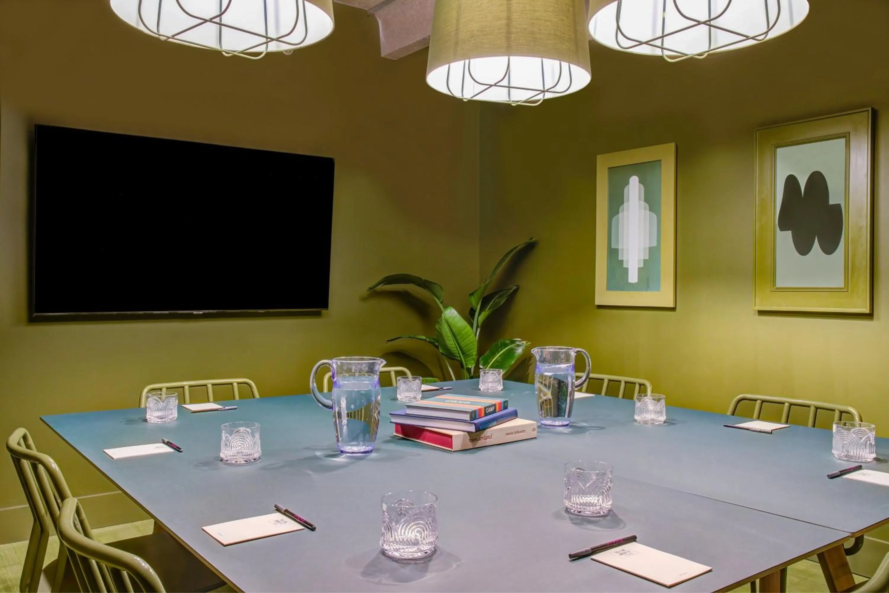 Meeting/conference room in Moxy Banff