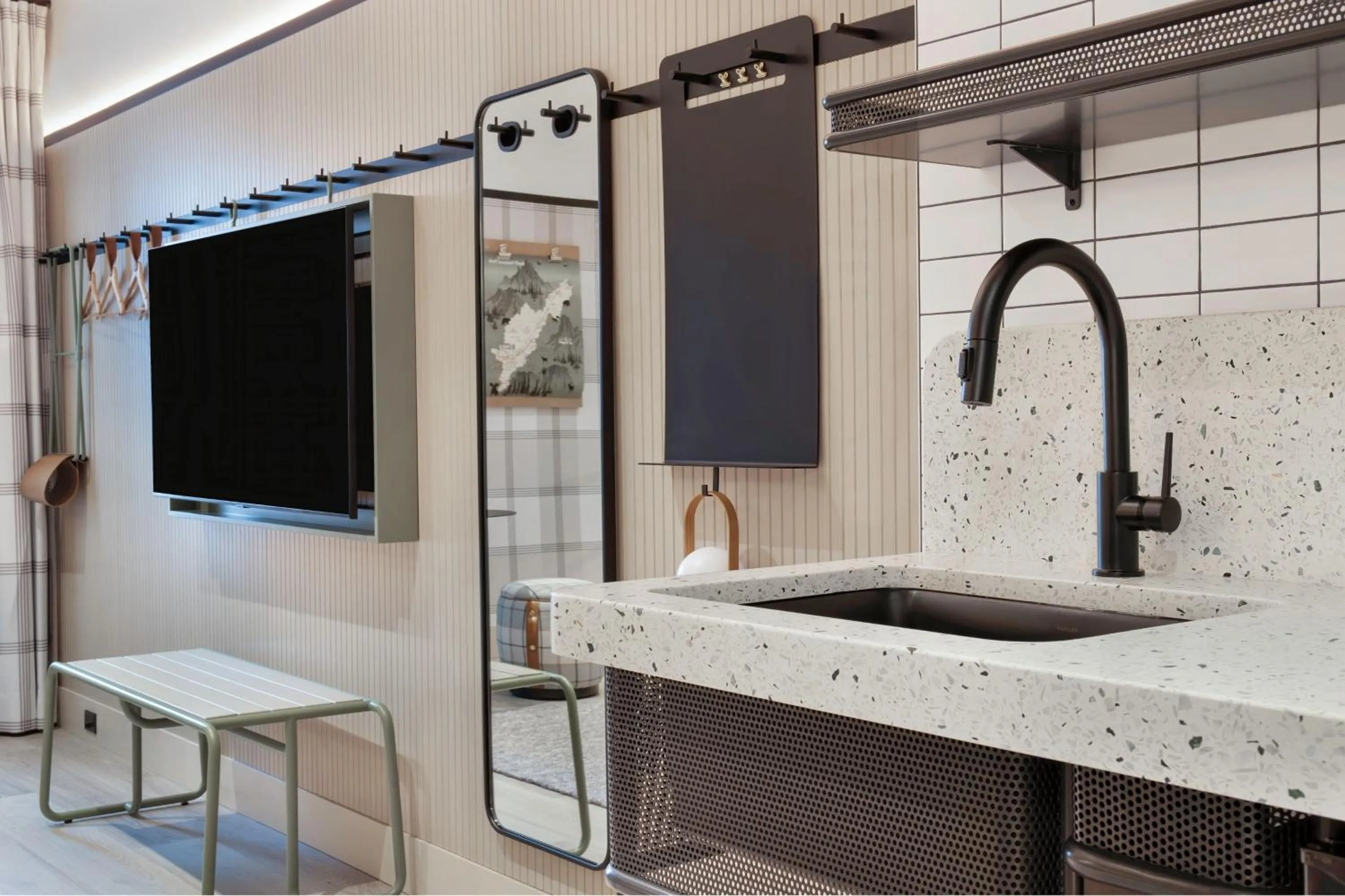 Photo of the whole room in Moxy Banff