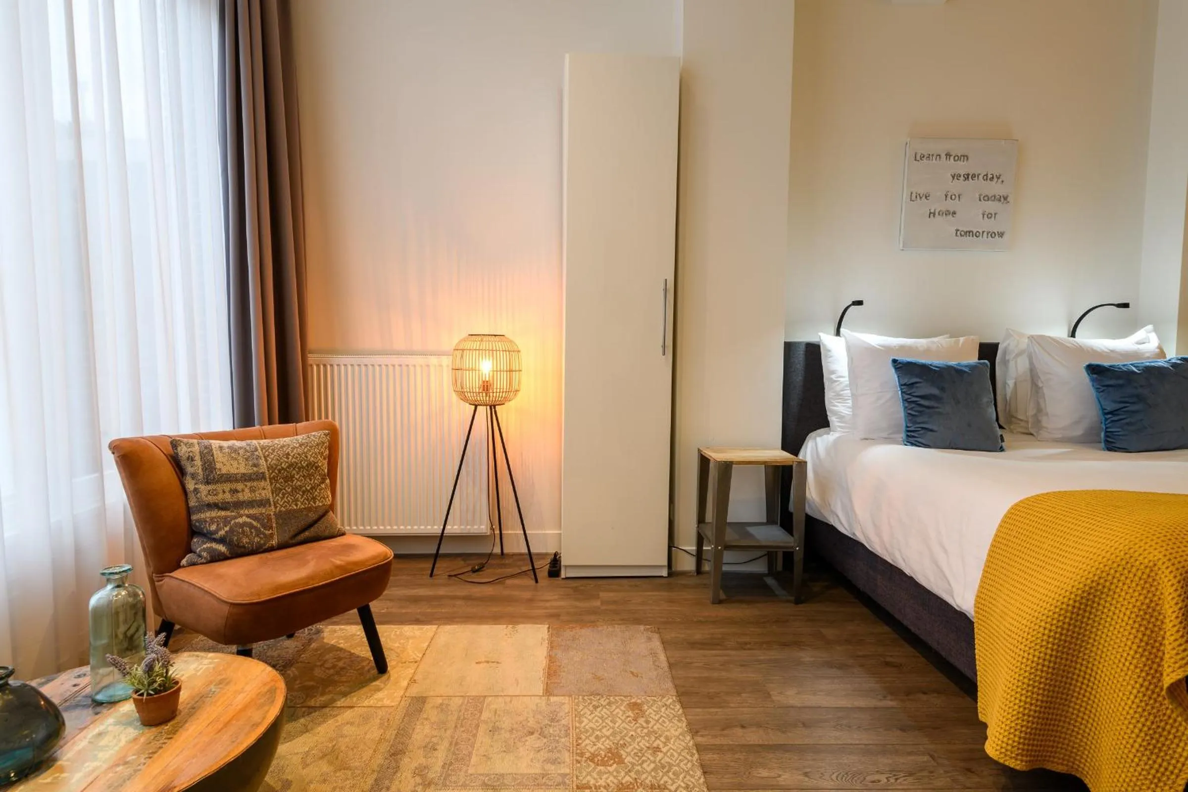 Bed in Hotel Oranjestaete