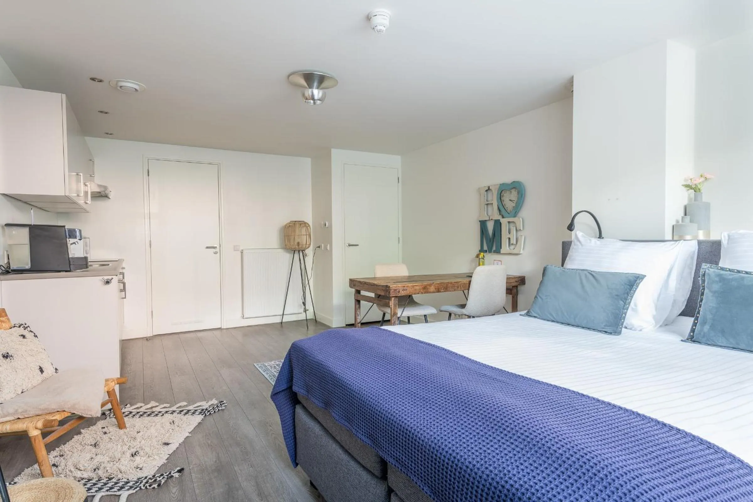 Bed in Hotel Oranjestaete