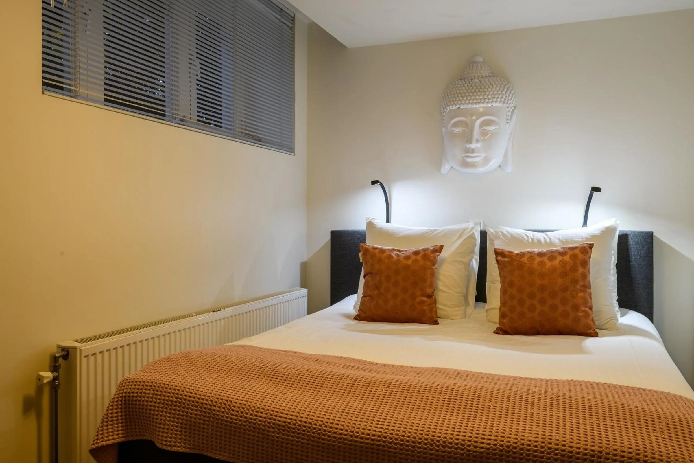 Bed in Hotel Oranjestaete