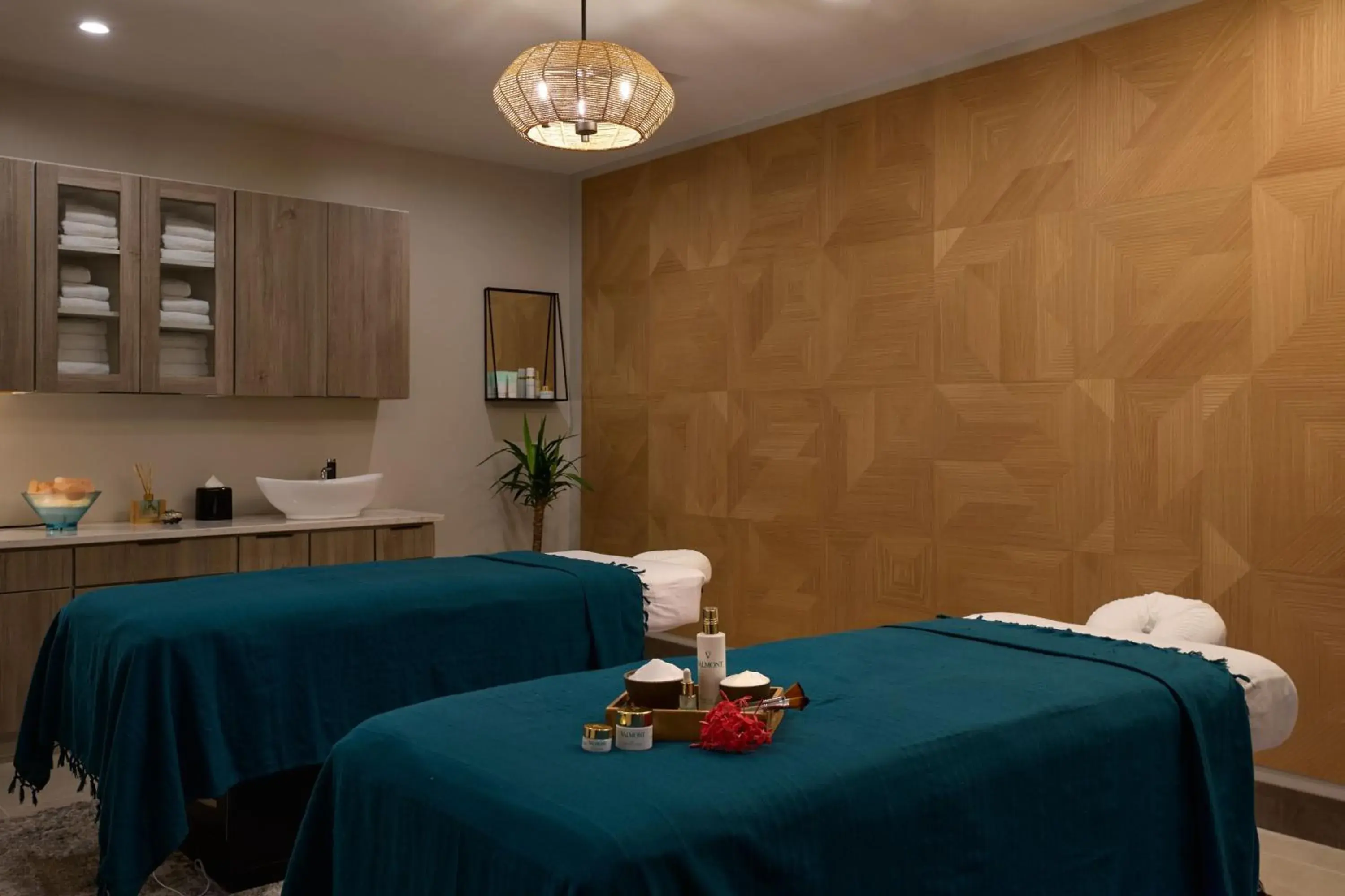 Spa and wellness centre/facilities, Bed in JW Marriott St Maarten Beach Resort & Spa Spa and wellness centre/facilities, Bed in JW Marriott St Maarten Beach Resort & Spa