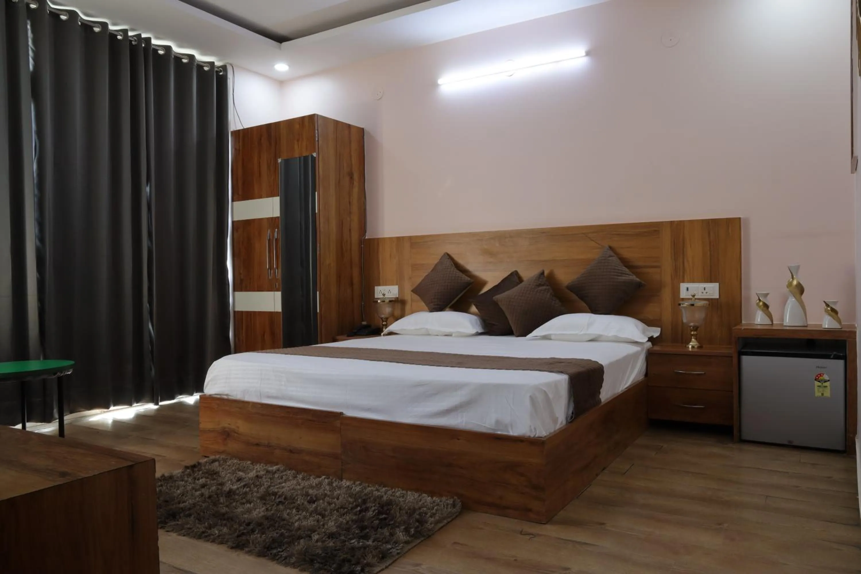 Bed in The Sandalwood Hotel I Sec-38 I Near Medanta Medicity Gurgaon