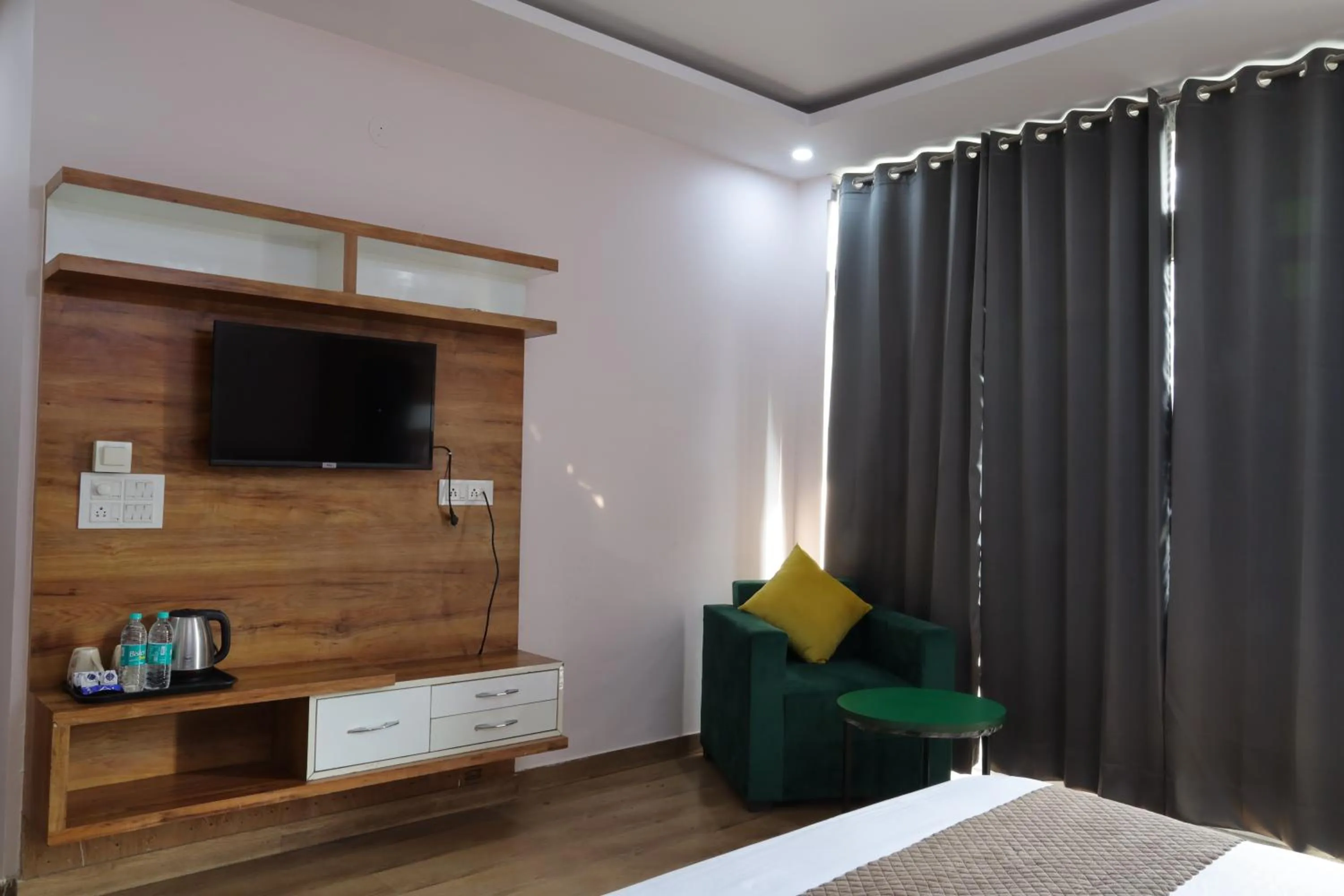 Bed in The Sandalwood Hotel I Sec-38 I Near Medanta Medicity Gurgaon