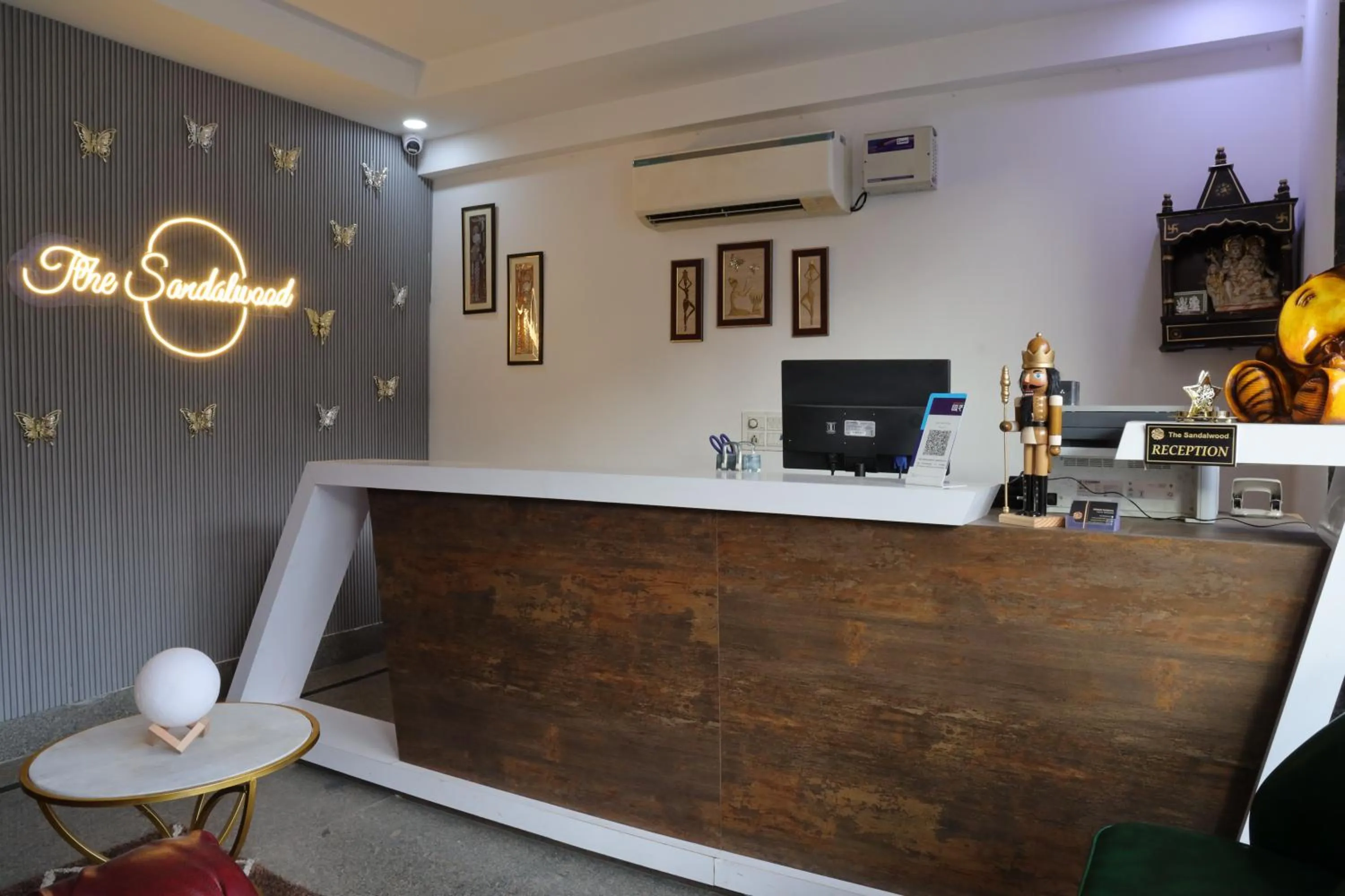 Lobby or reception in The Sandalwood Hotel I Sec-38 I Near Medanta Medicity Gurgaon