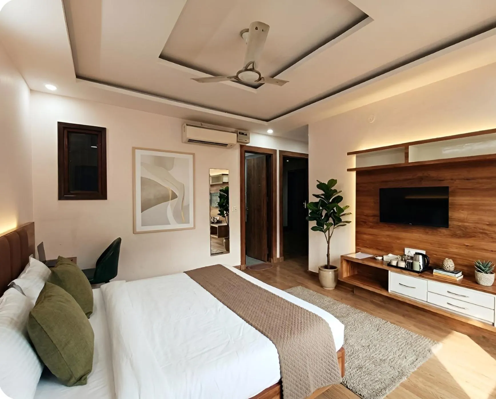 Bedroom, Bed in The Sandalwood Hotel I Sec-38 I Near Medanta Medicity Gurgaon