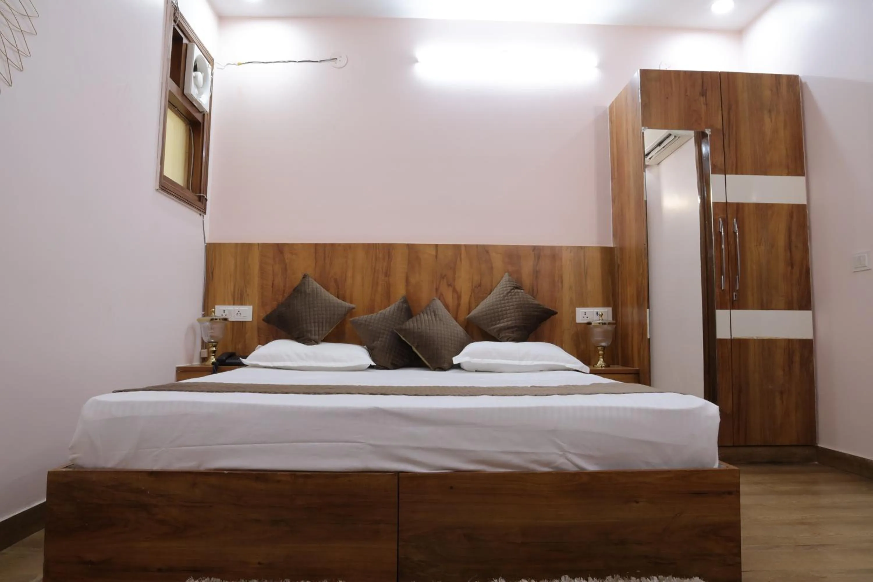 Bed in The Sandalwood Hotel I Sec-38 I Near Medanta Medicity Gurgaon
