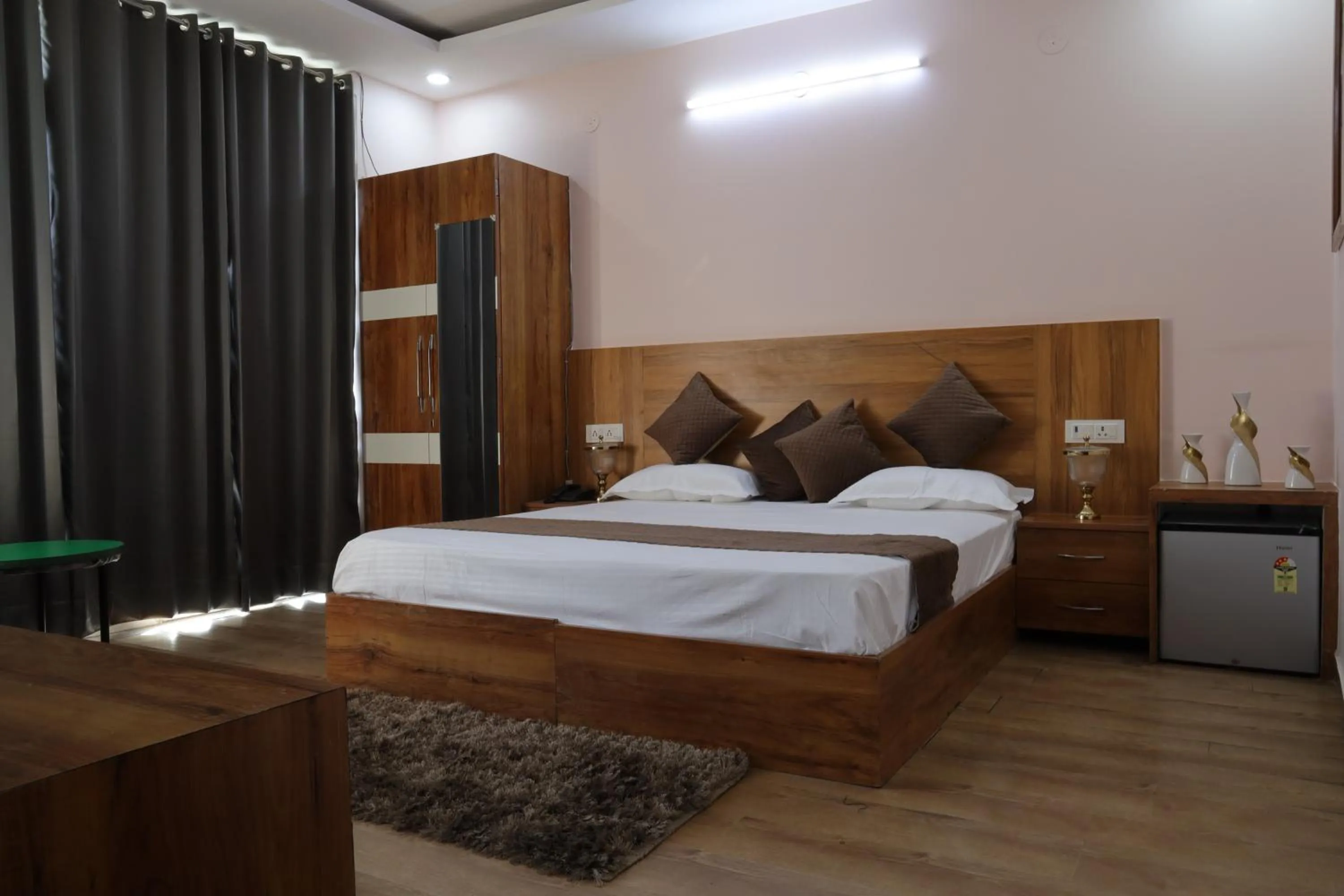 Bed in The Sandalwood Hotel I Sec-38 I Near Medanta Medicity Gurgaon