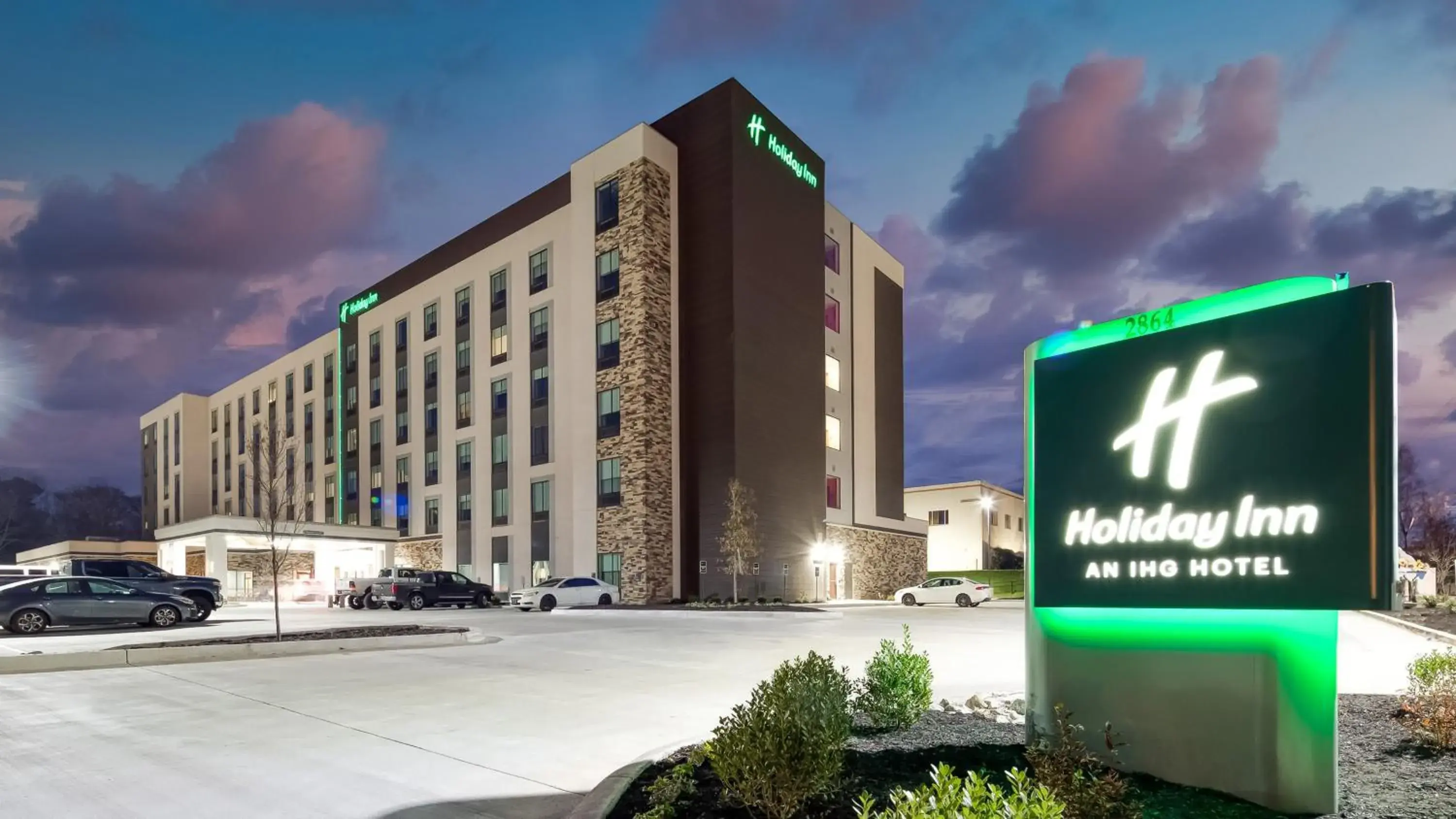 Property building in Holiday Inn Nashville Airport by IHG Property building in Holiday Inn Nashville Airport by IHG