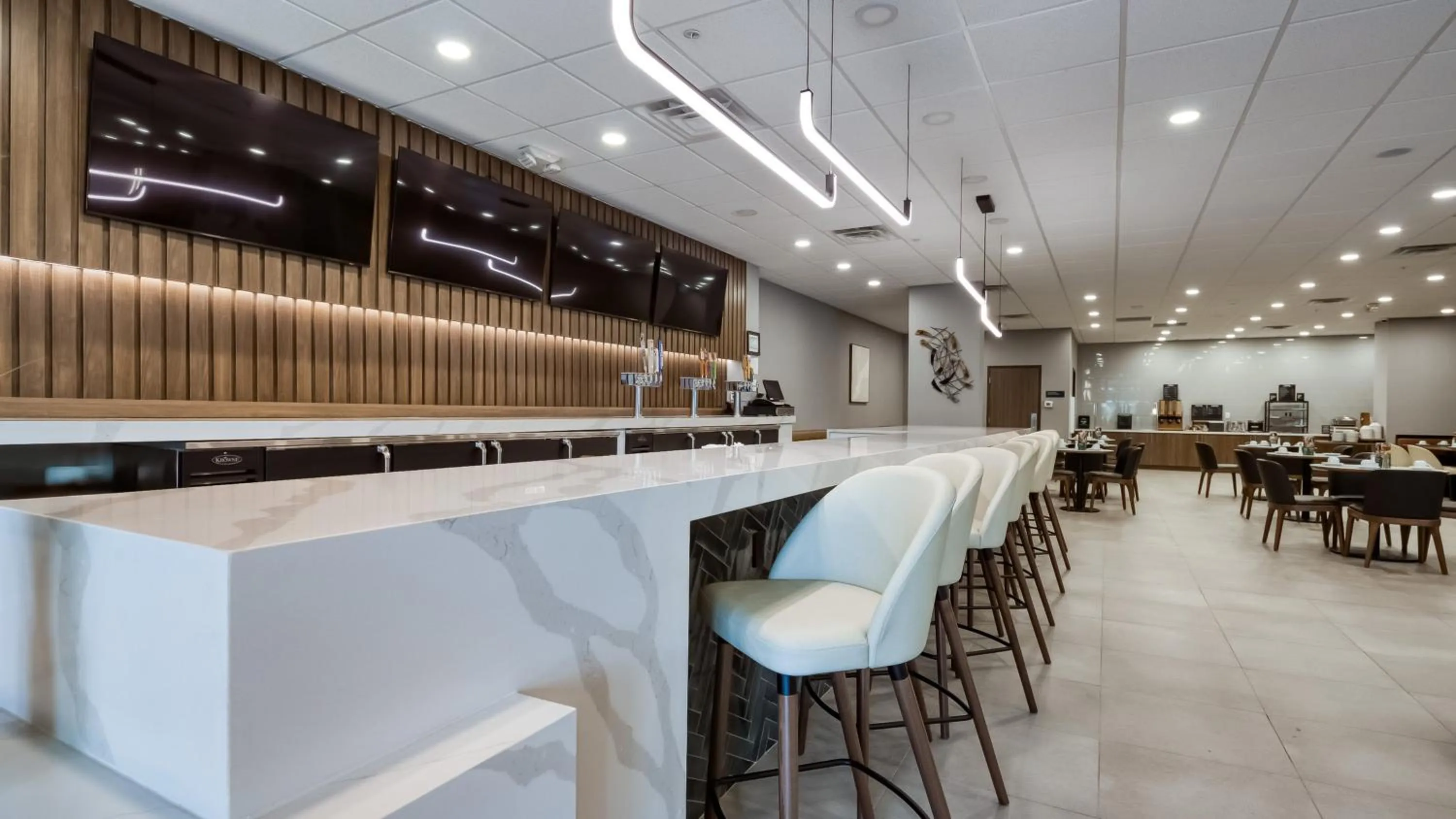 Lounge or bar in Holiday Inn Nashville Airport by IHG